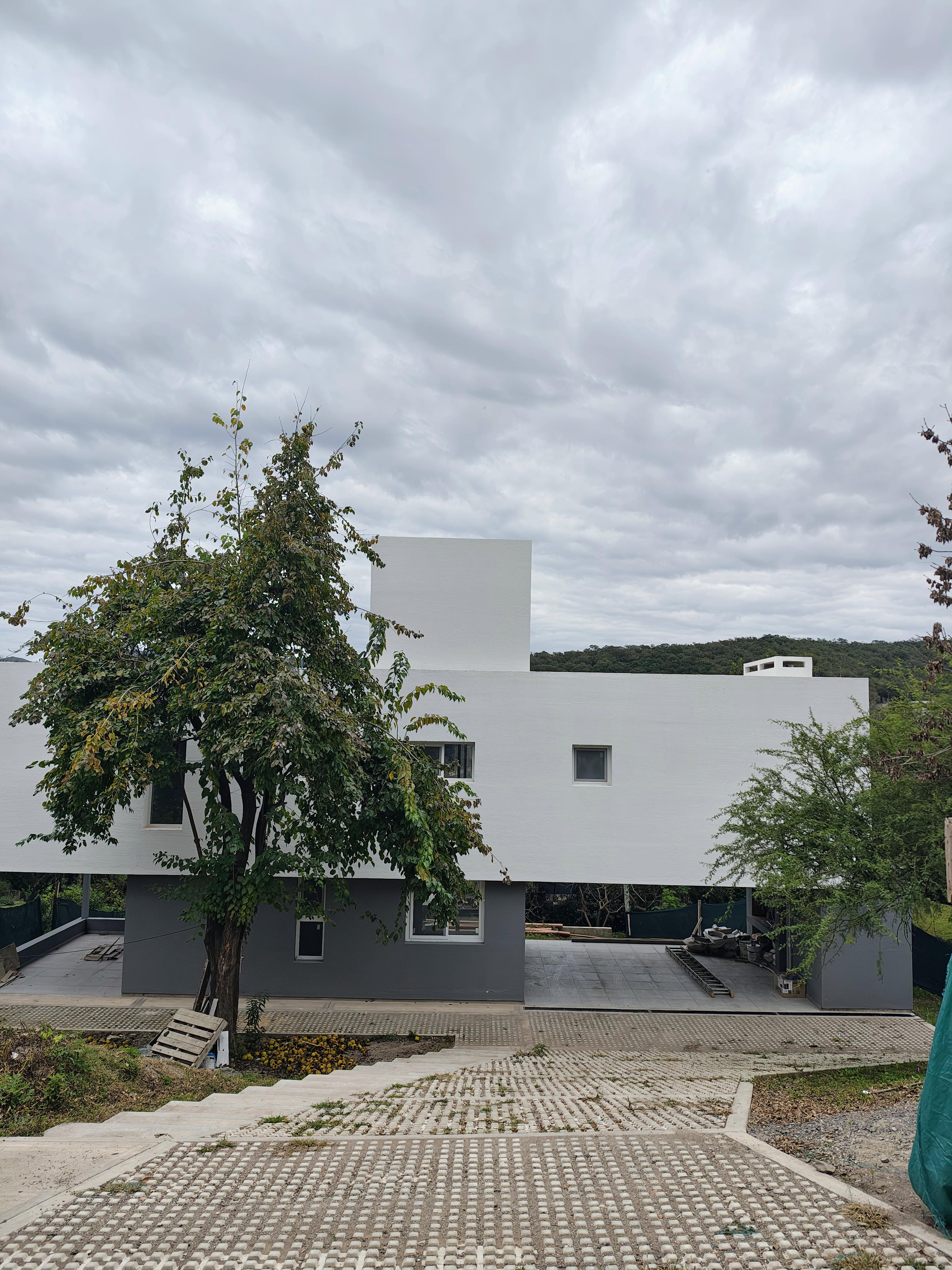Q2 MENDIOLAZA BARRIO CERRADO VENDO A ESTRENAR MODERNA CASA