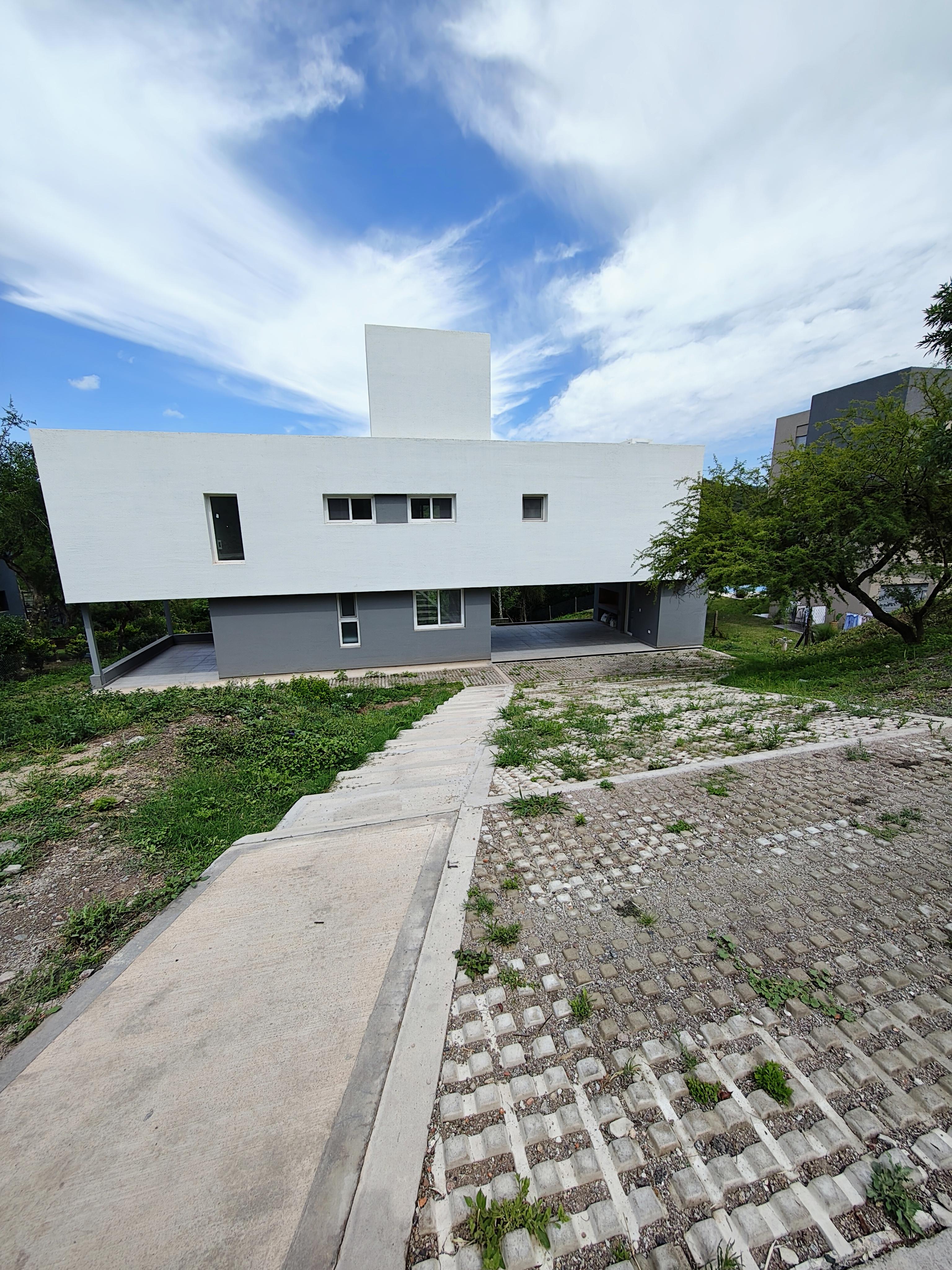 Q2 MENDIOLAZA BARRIO CERRADO VENDO A ESTRENAR MODERNA CASA