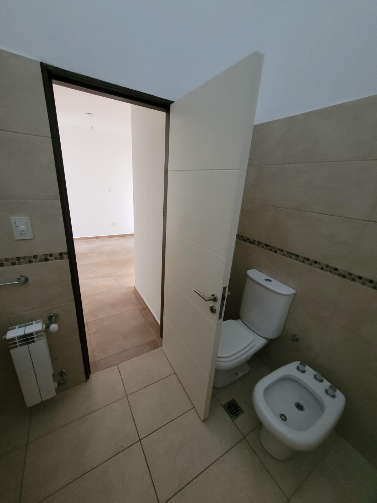 Alq. Duplex- 7 soles- 3 dorm. patio, cochera