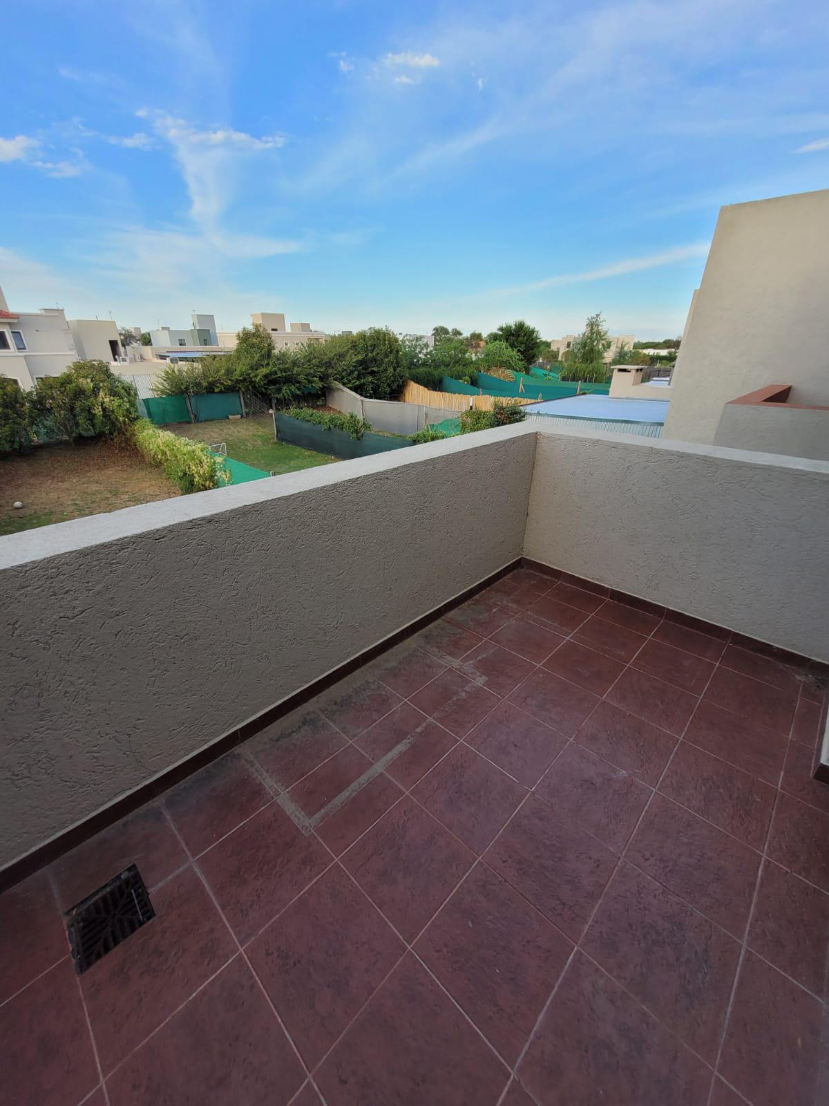Alq. Duplex- 7 soles- 3 dorm. patio, cochera