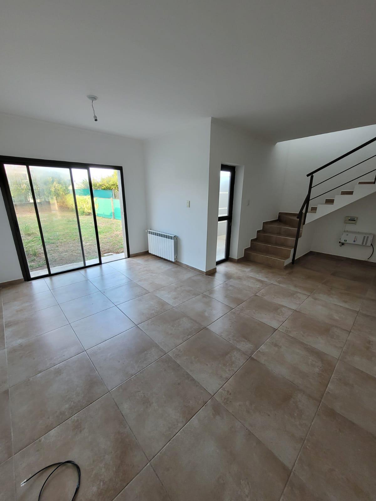 Alq. Duplex- 7 soles- 3 dorm. patio, cochera