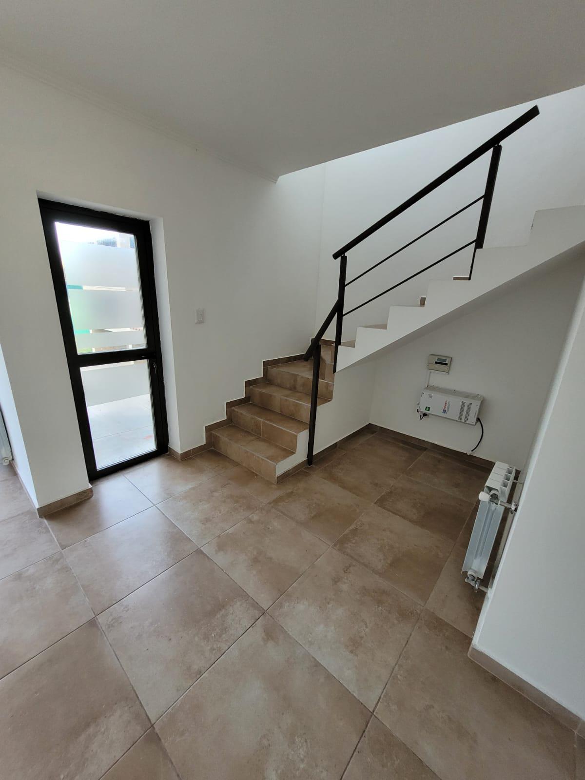 Alq. Duplex- 7 soles- 3 dorm. patio, cochera