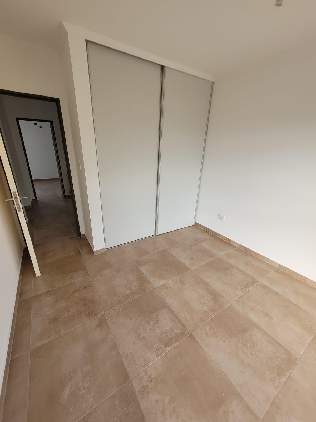 Alq. Duplex- 7 soles- 3 dorm. patio, cochera