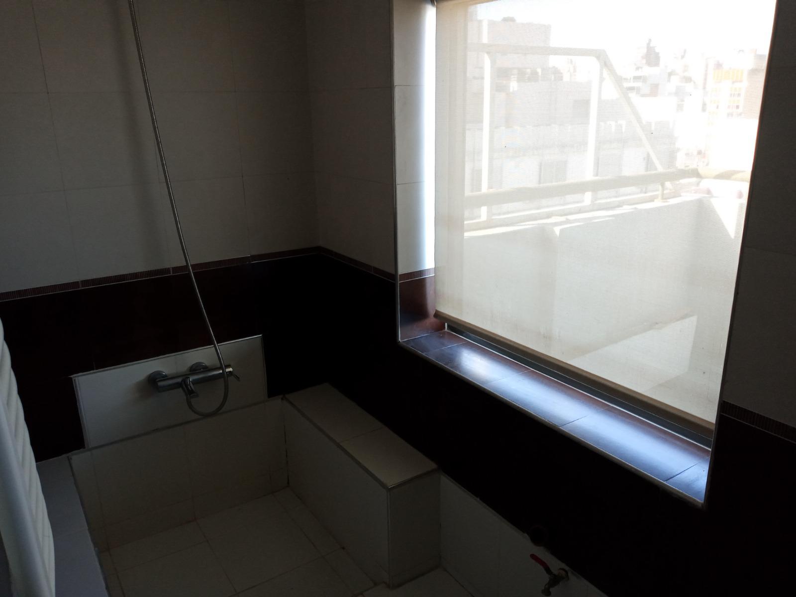 Alq. Alberdi- 27 de abril 710- 1 dormitorio- balcón y terraza- aire y calefacción