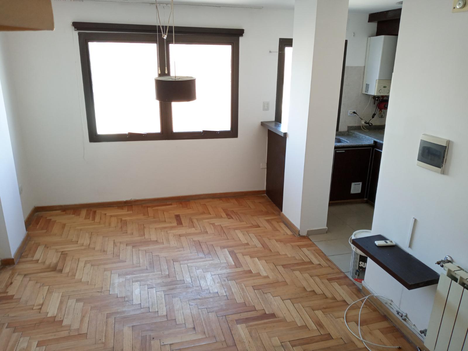 Alq. Alberdi- 27 de abril 710- 1 dormitorio- balcón y terraza- aire y calefacción