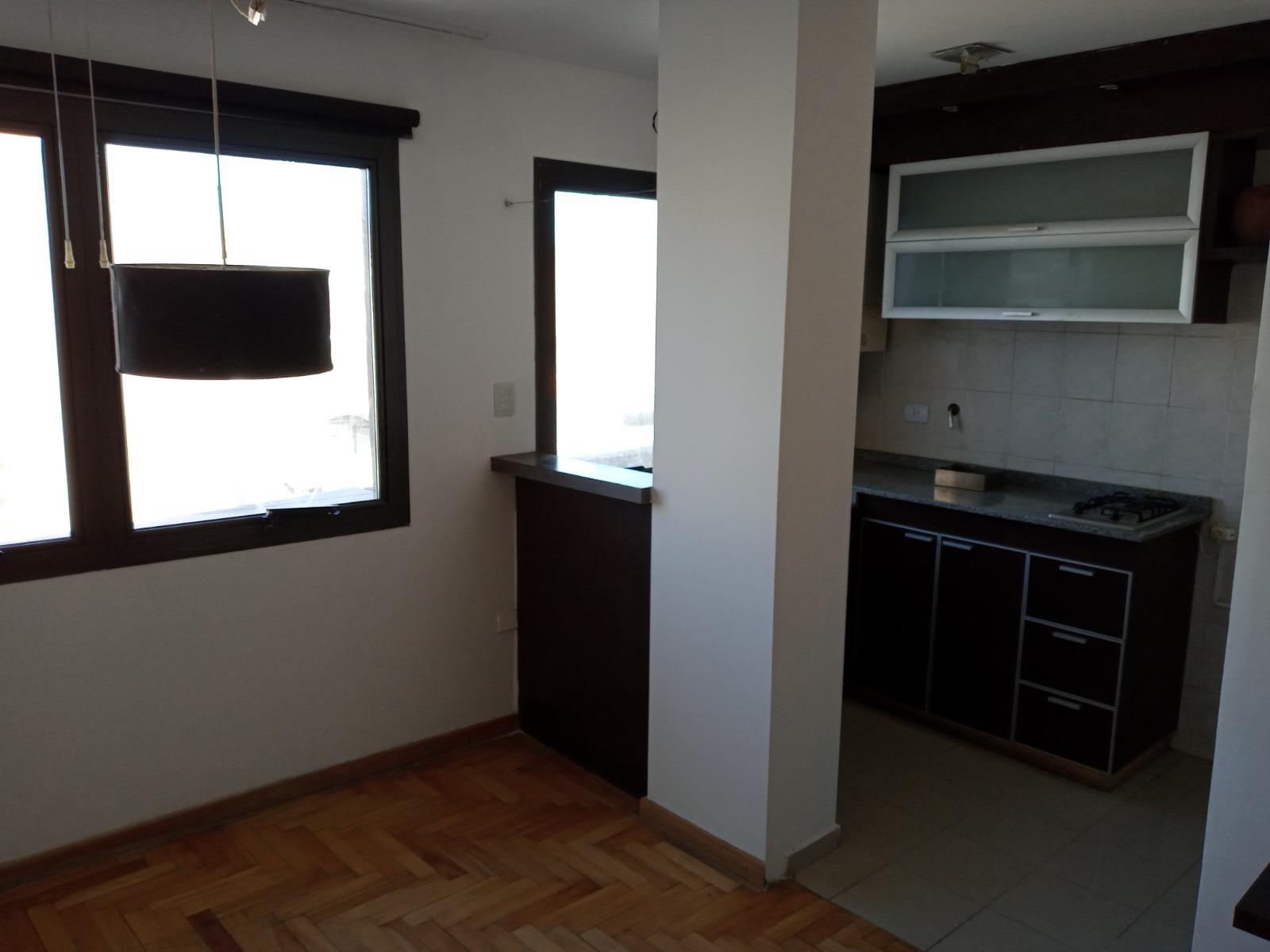 Alq. Alberdi- 27 de abril 710- 1 dormitorio- balcón y terraza- aire y calefacción