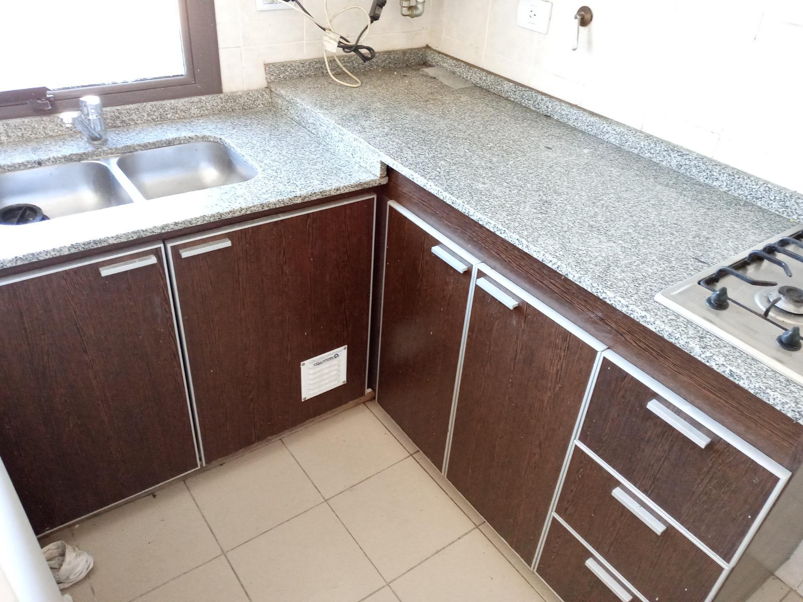 Alq. Alberdi- 27 de abril 710- 1 dormitorio- balcón y terraza- aire y calefacción