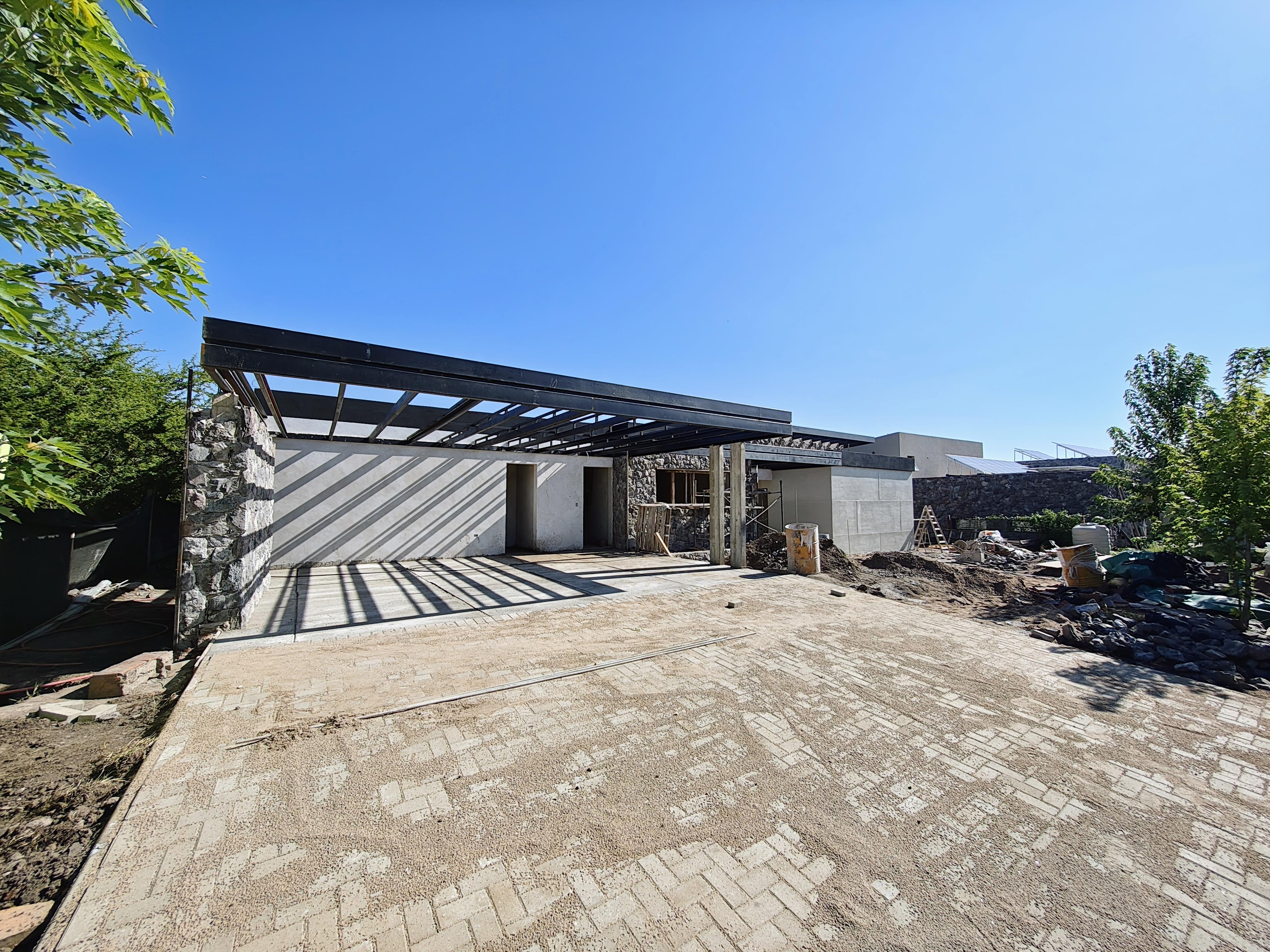 EL TERRON COUNTRY VENDO MODERNA CASA DE CATEGORIA CON FONDO AL GOLF