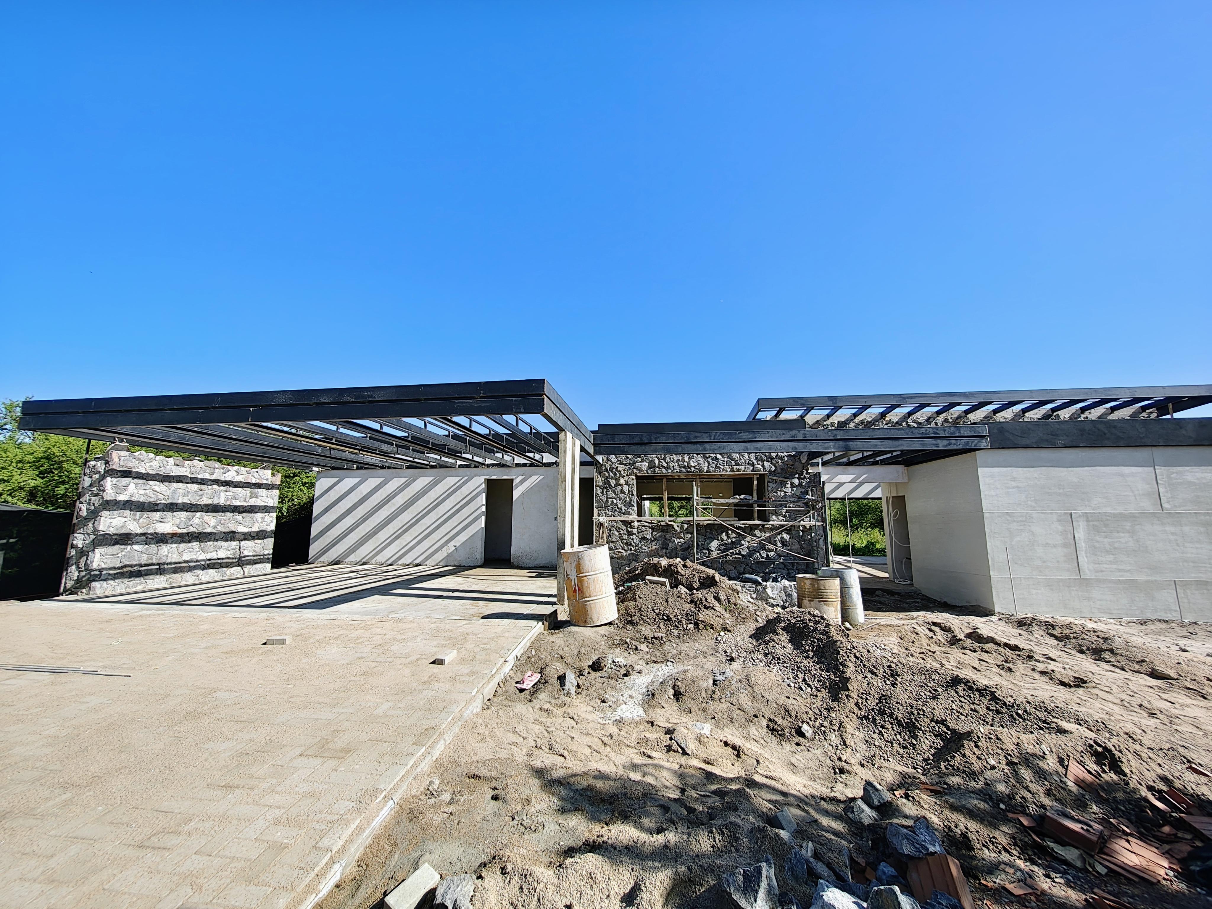 EL TERRON COUNTRY VENDO MODERNA CASA DE CATEGORIA CON FONDO AL GOLF