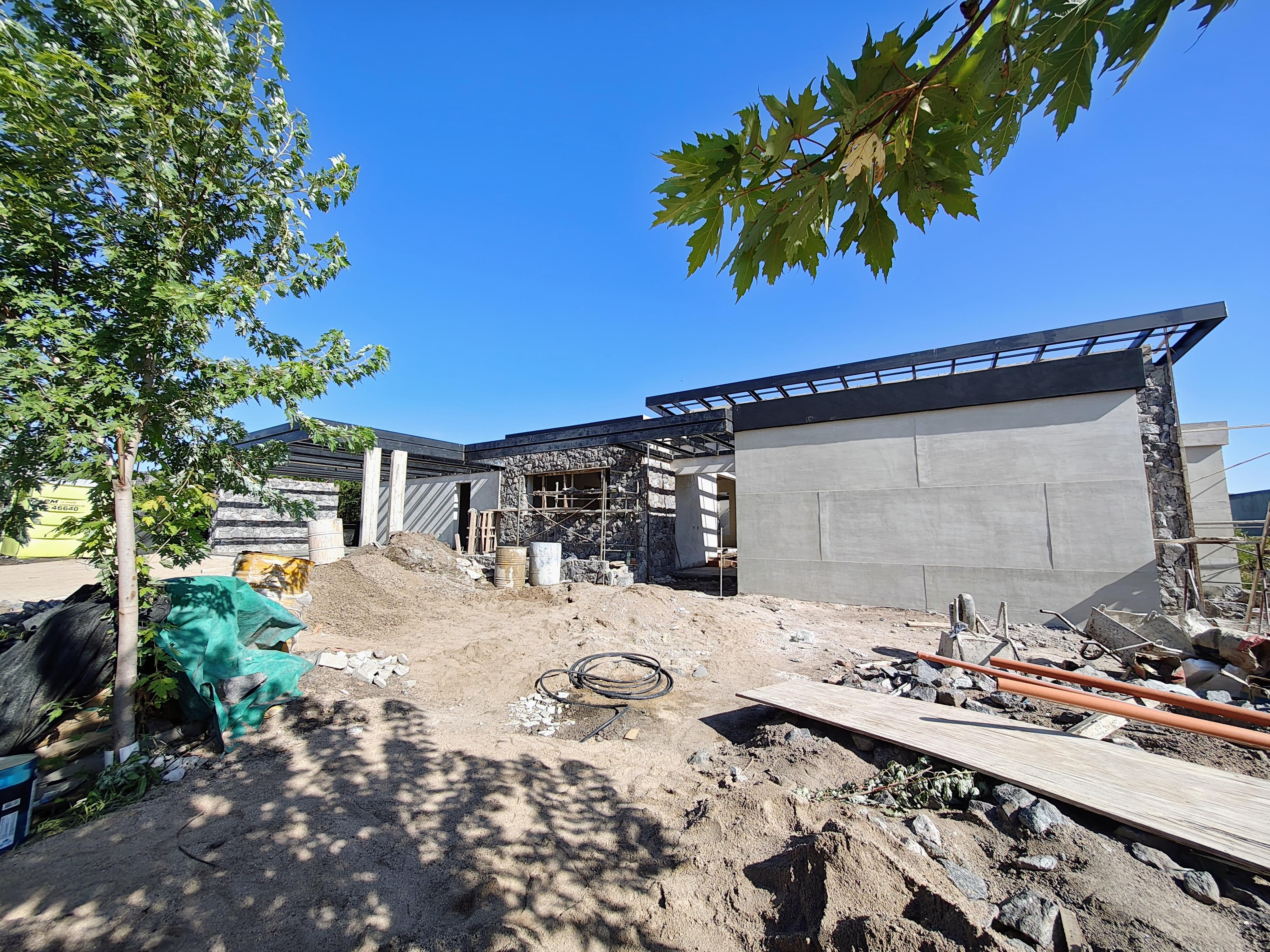 EL TERRON COUNTRY VENDO MODERNA CASA DE CATEGORIA CON FONDO AL GOLF