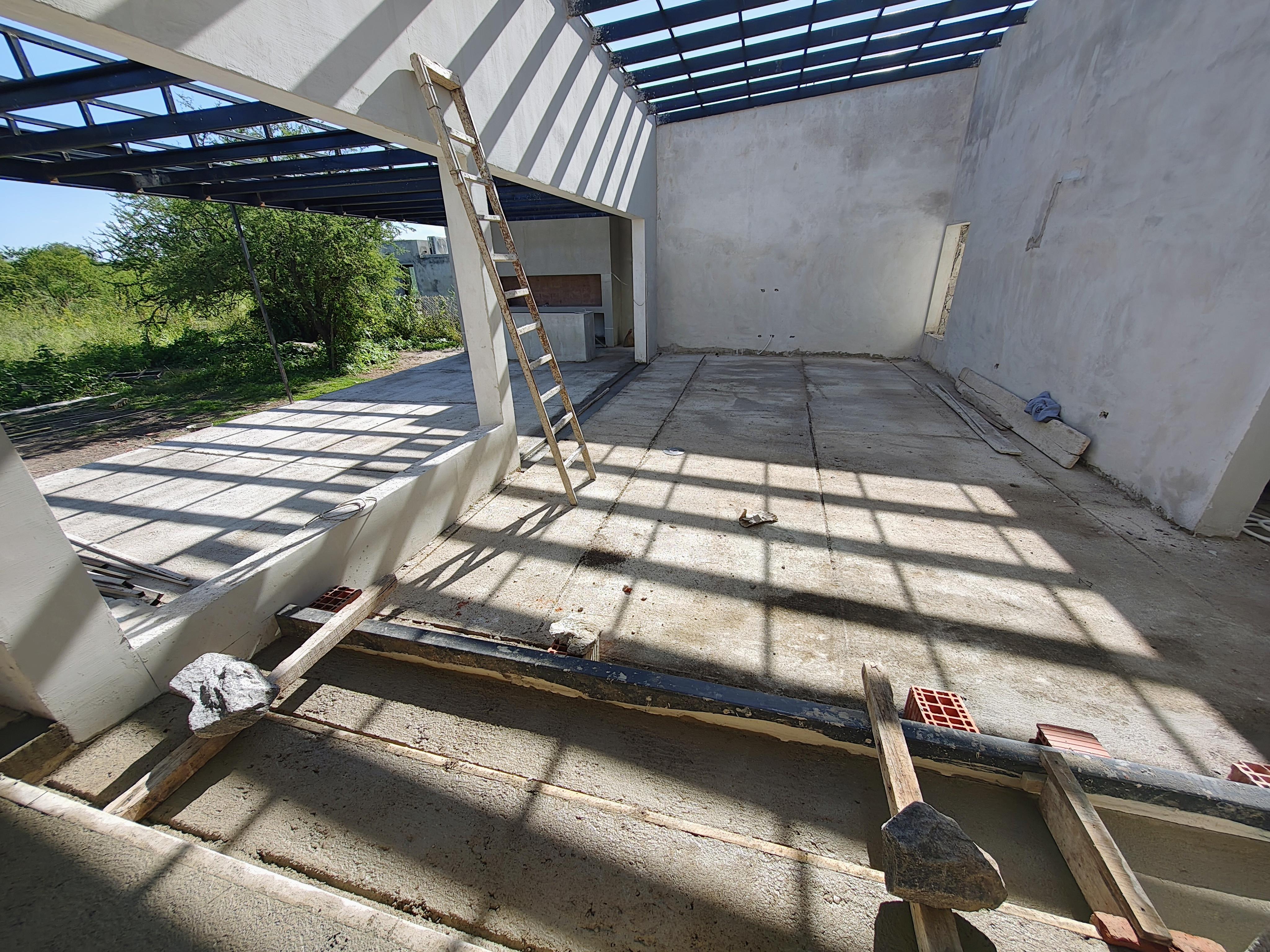 EL TERRON COUNTRY VENDO MODERNA CASA DE CATEGORIA CON FONDO AL GOLF