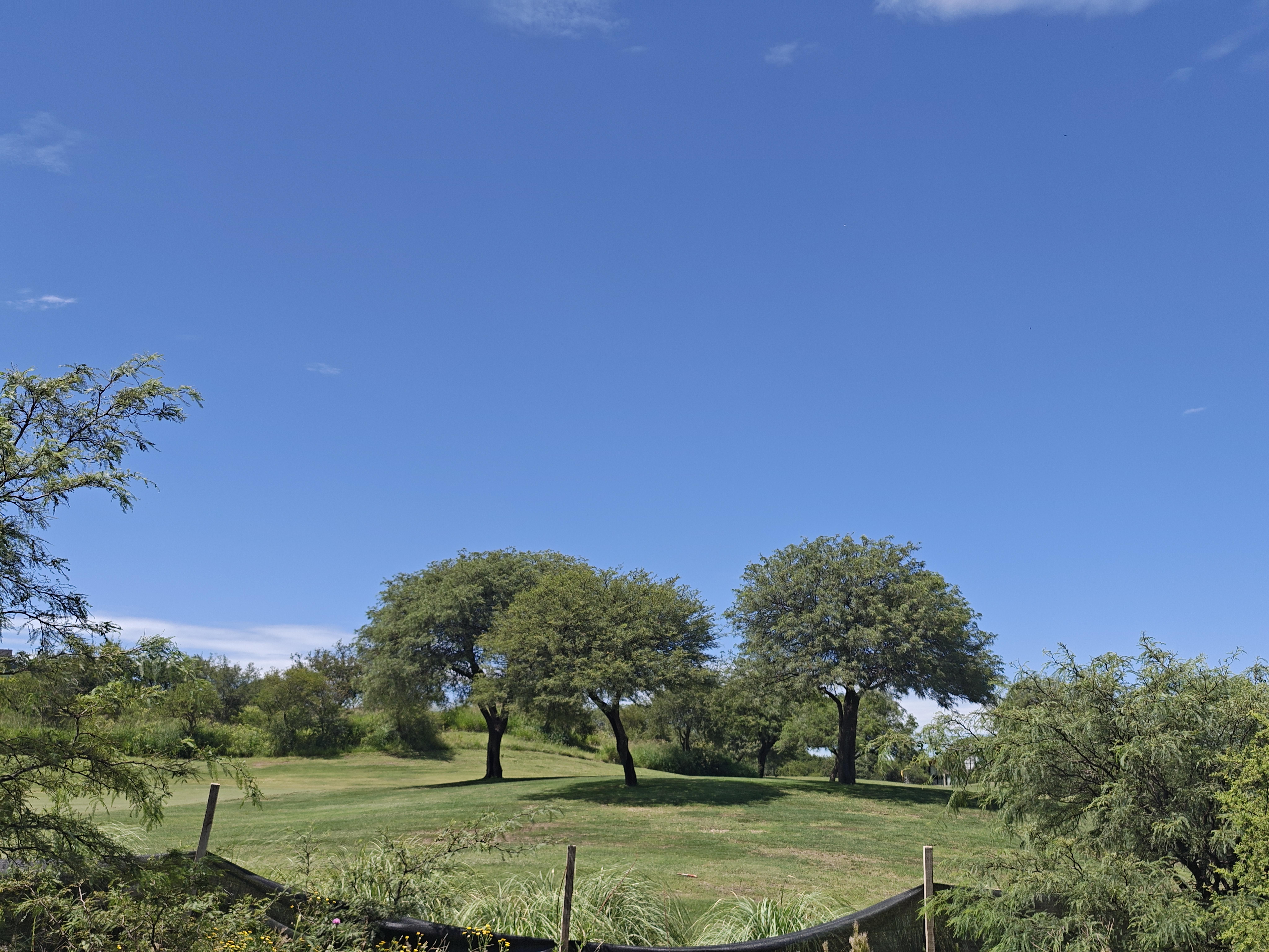 EL TERRON COUNTRY VENDO MODERNA CASA DE CATEGORIA CON FONDO AL GOLF