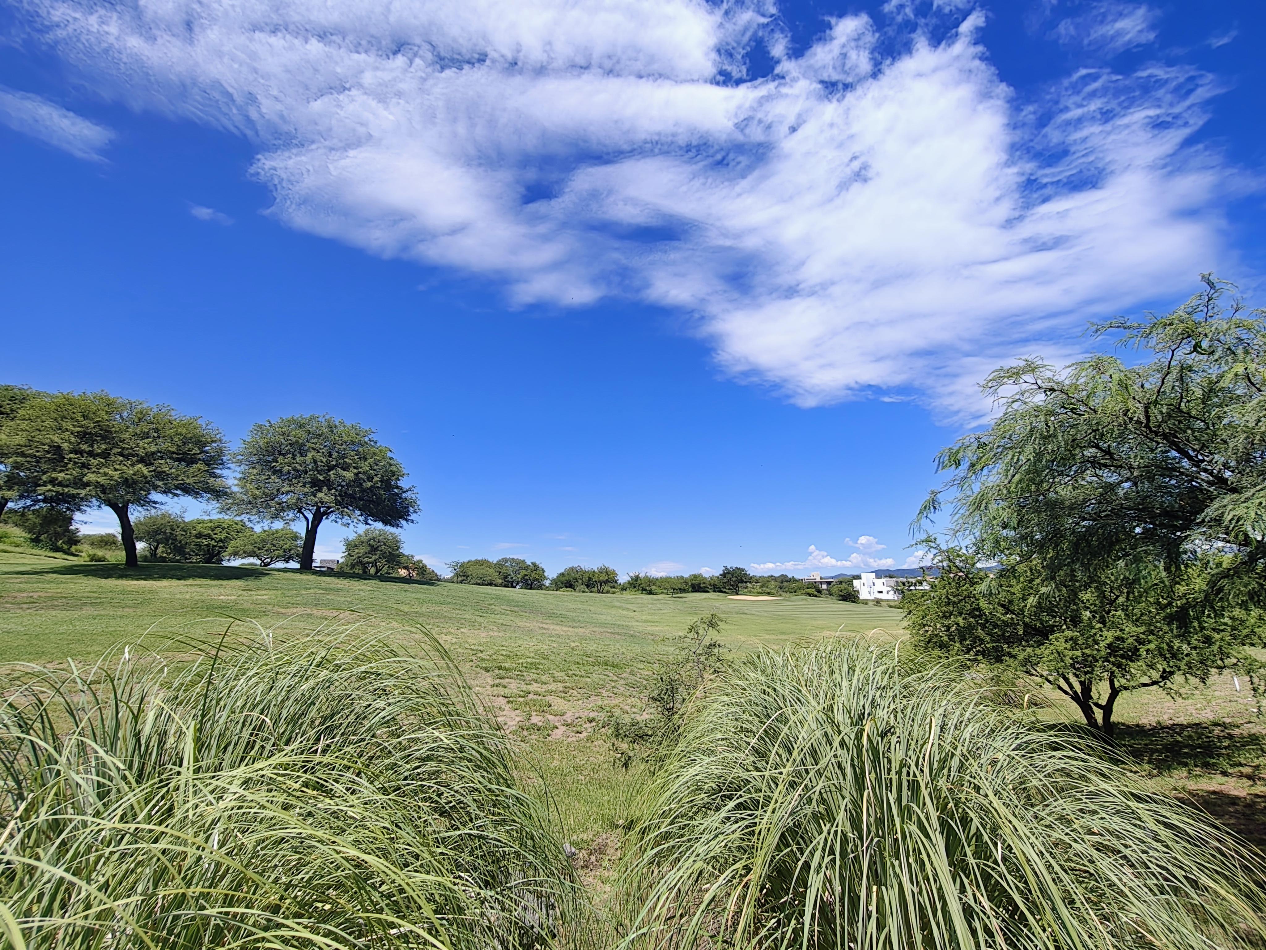 EL TERRON COUNTRY VENDO MODERNA CASA DE CATEGORIA CON FONDO AL GOLF