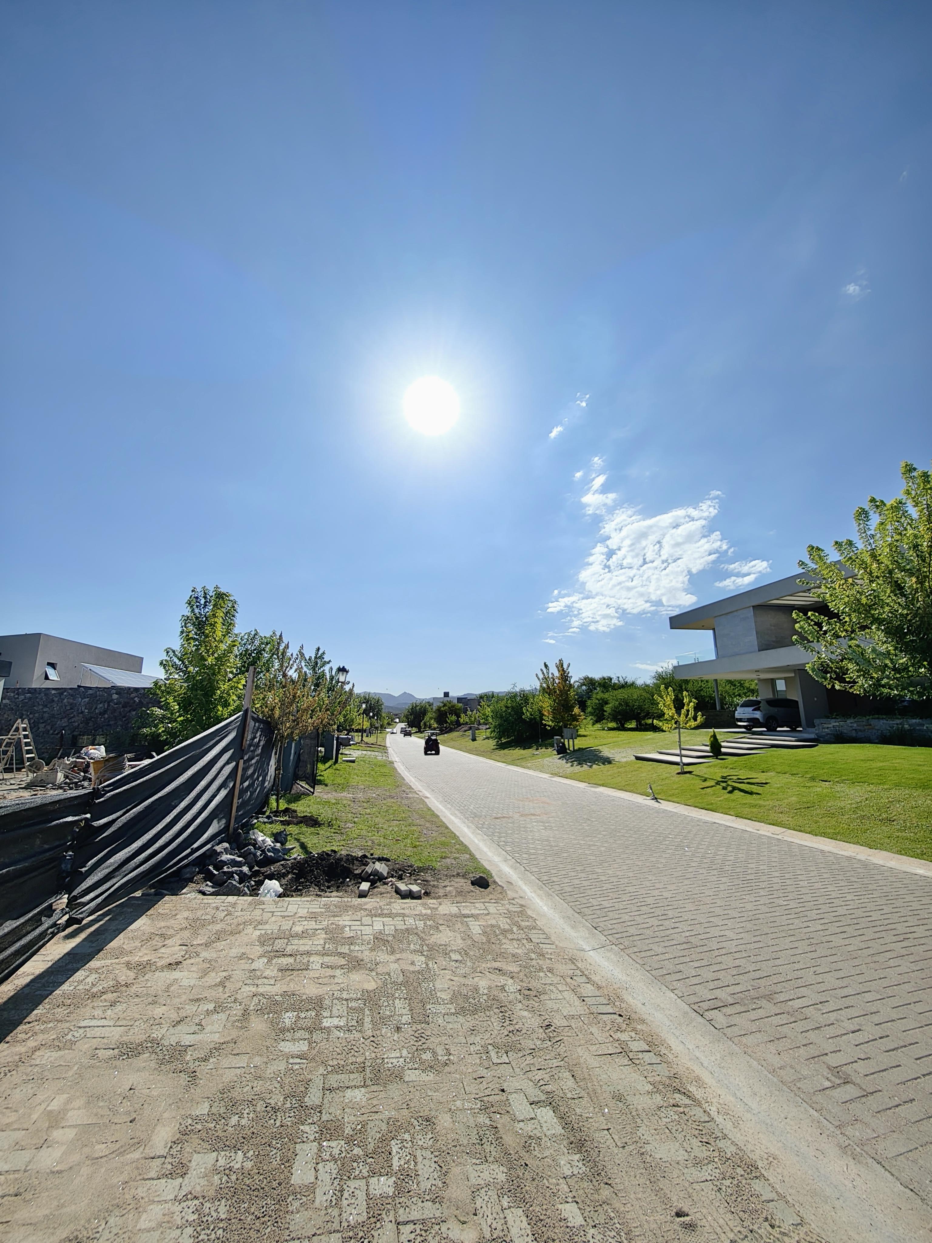 EL TERRON COUNTRY VENDO MODERNA CASA DE CATEGORIA CON FONDO AL GOLF