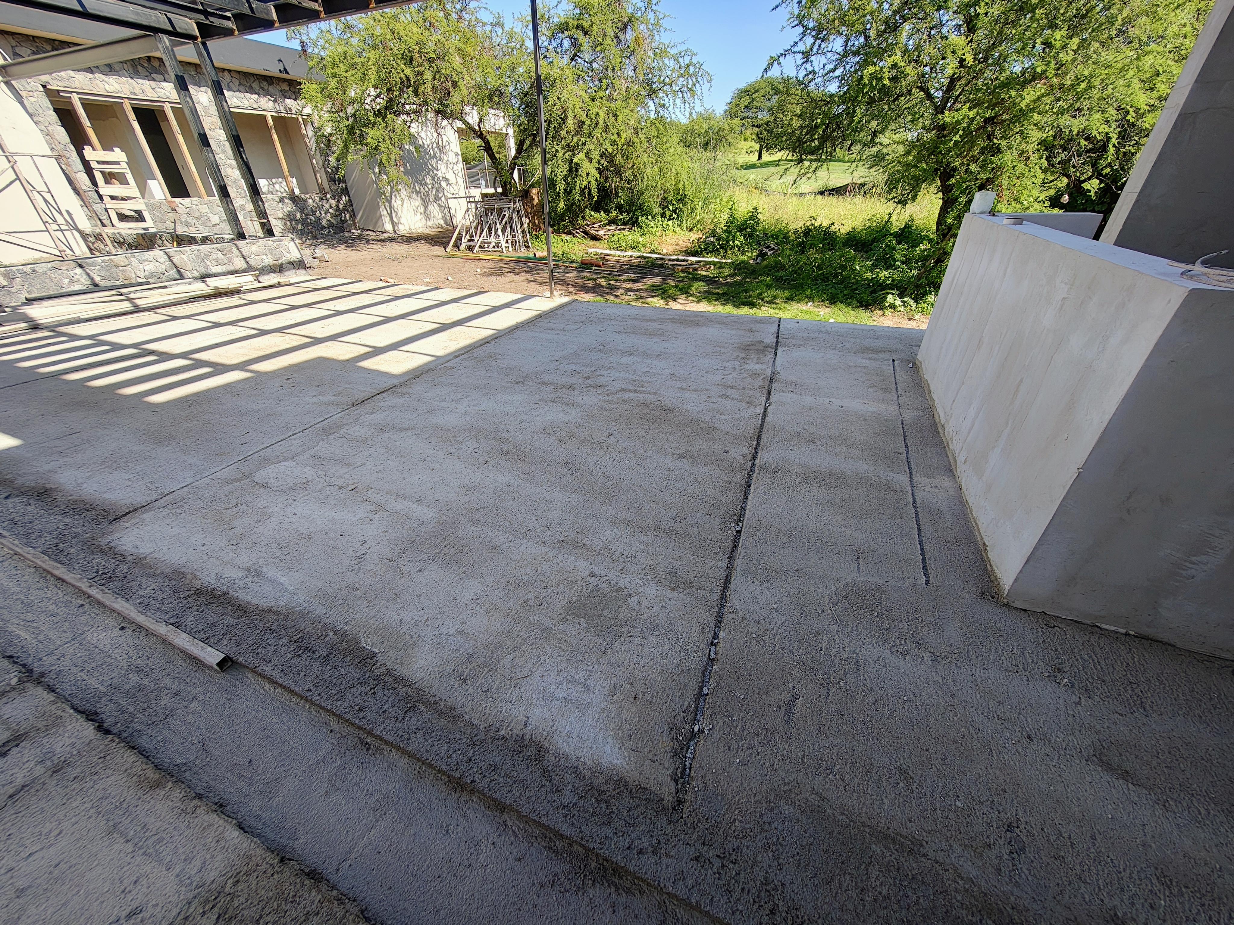 EL TERRON COUNTRY VENDO MODERNA CASA DE CATEGORIA CON FONDO AL GOLF