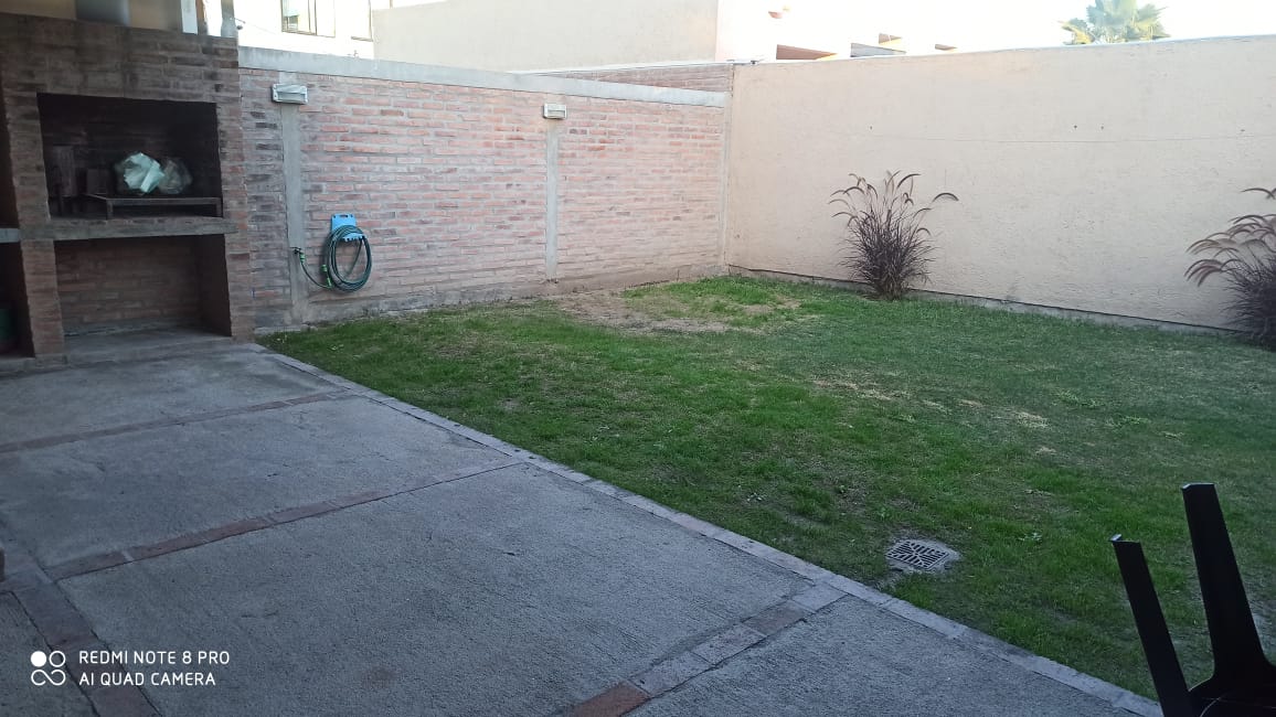 Vendo Dúplex de 3 dormitorios ( APTO CRÉDITO BANCO DE CBA y otros ) en Claros del Bosque