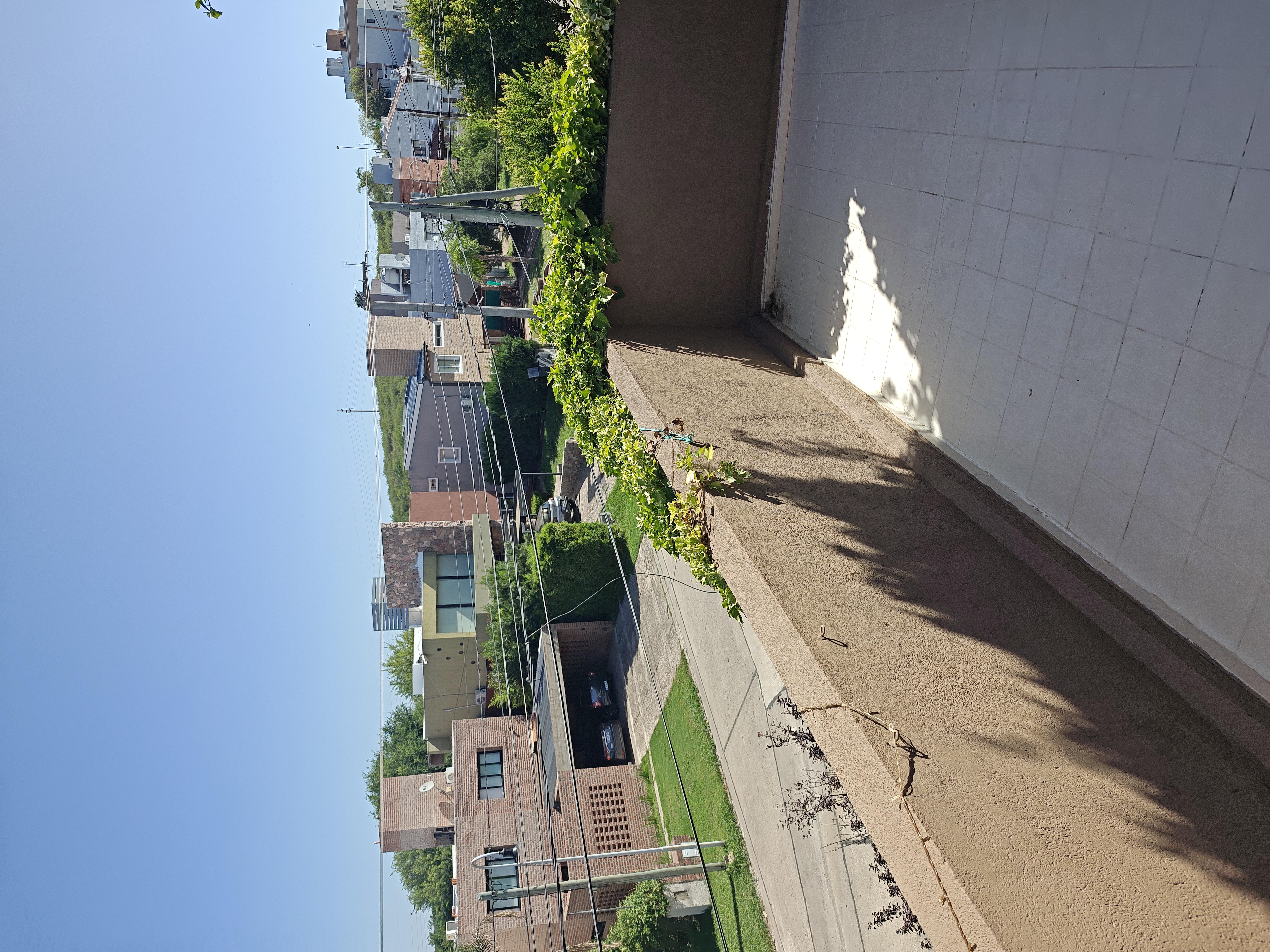 LA ESTANZUELA  BARRIO CERRADO OPORTUNIDAD VENDO MUY LINDA CASA