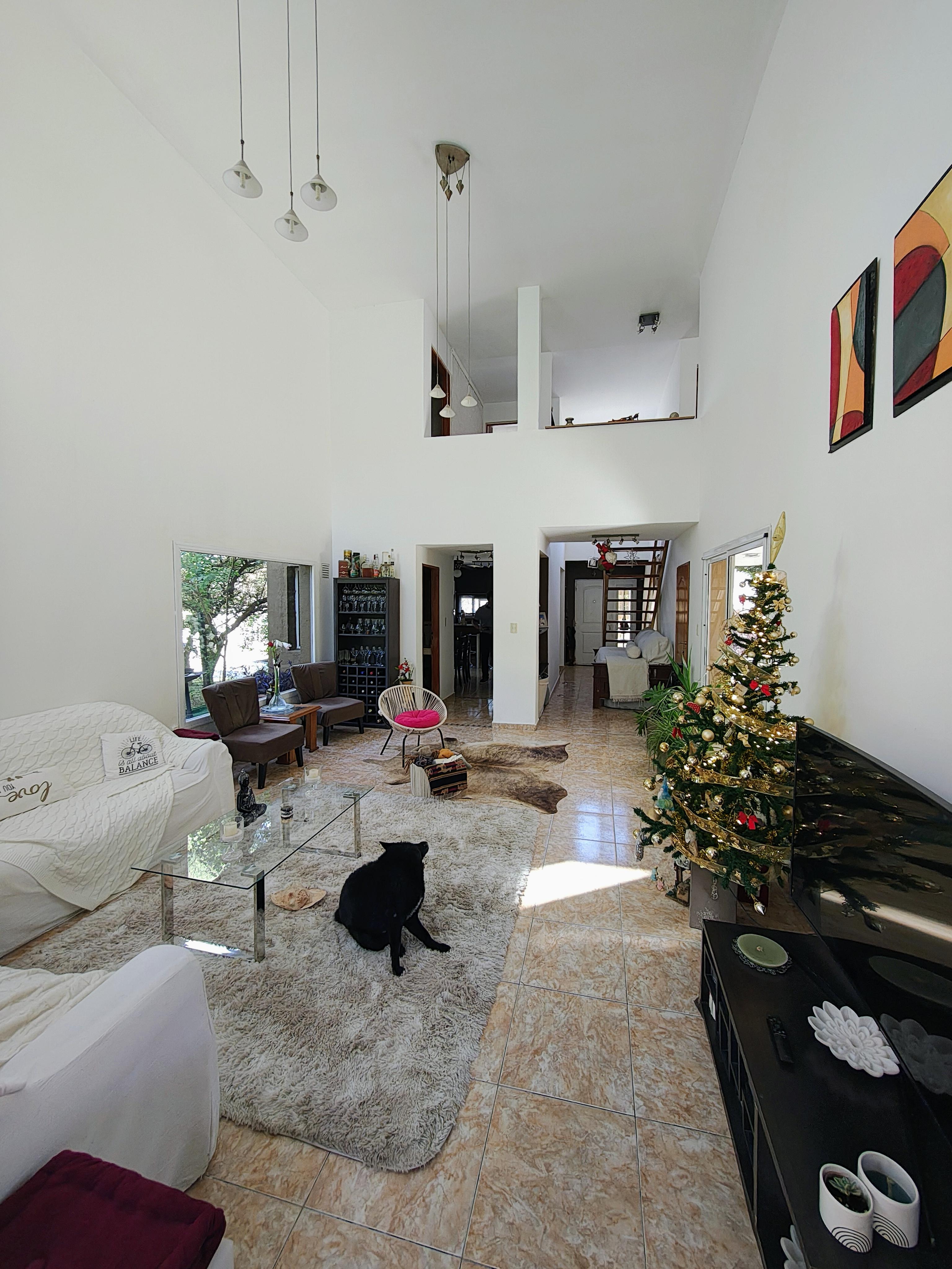 LA ESTANZUELA  BARRIO CERRADO OPORTUNIDAD VENDO MUY LINDA CASA