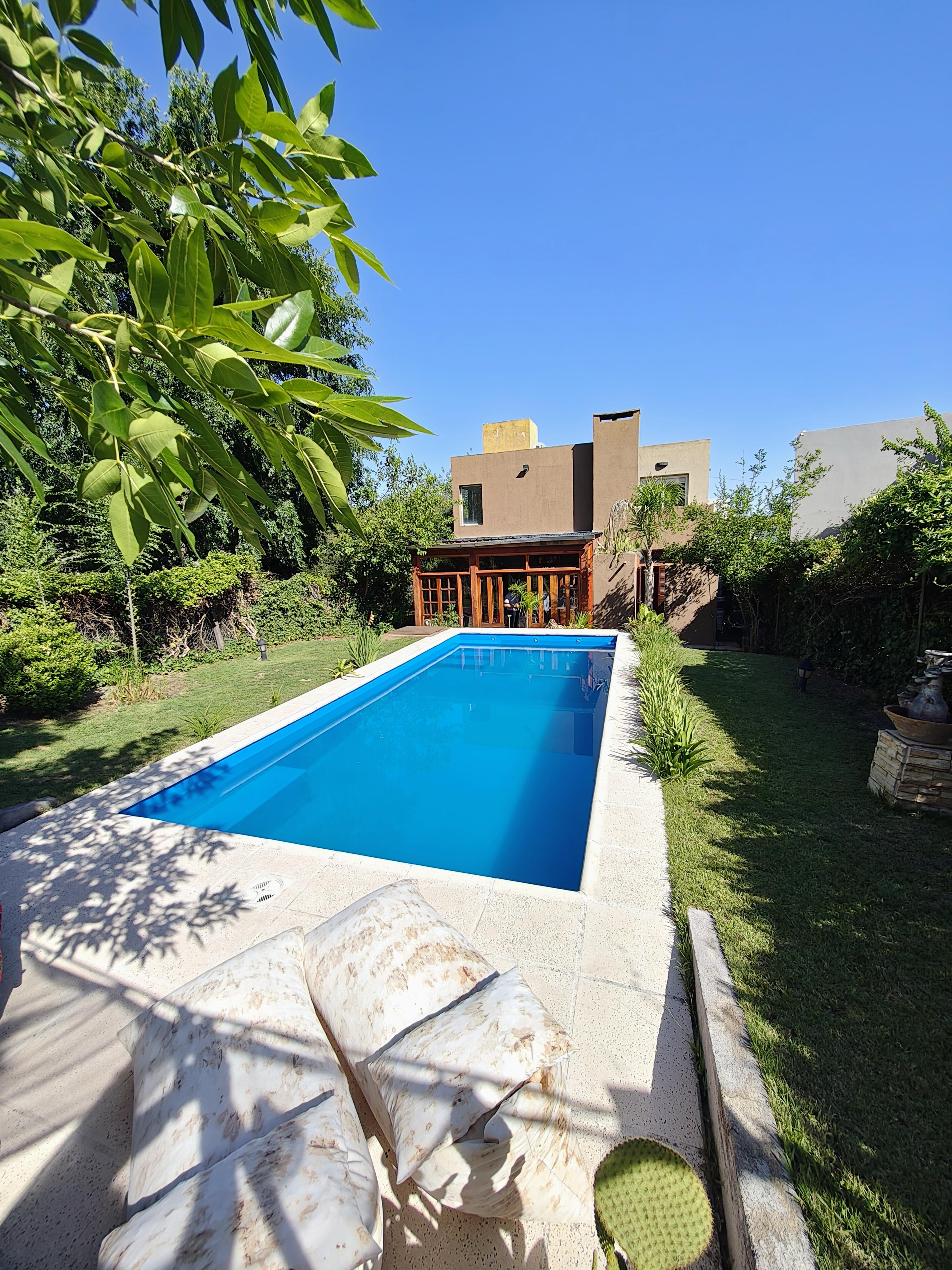 LA ESTANZUELA  BARRIO CERRADO OPORTUNIDAD VENDO MUY LINDA CASA