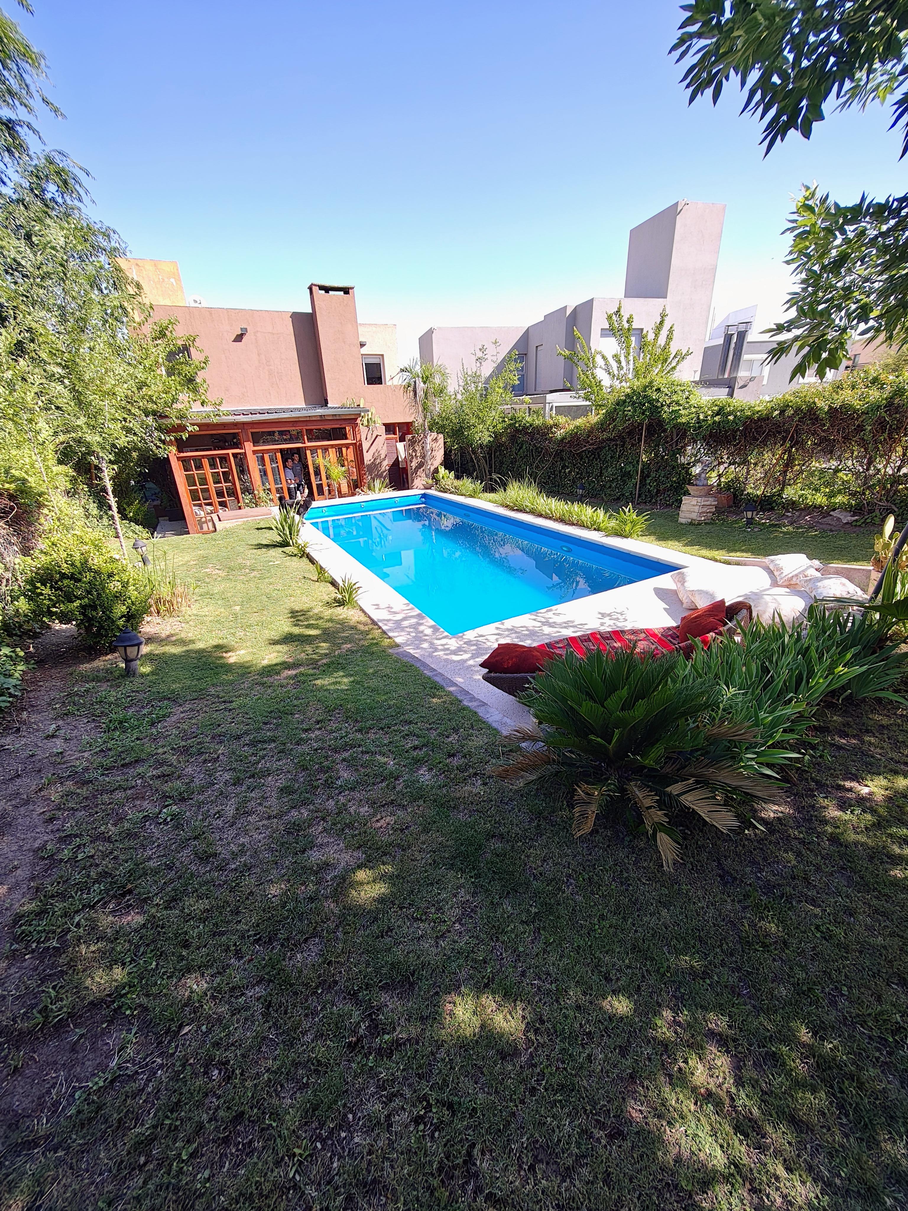 LA ESTANZUELA  BARRIO CERRADO OPORTUNIDAD VENDO MUY LINDA CASA