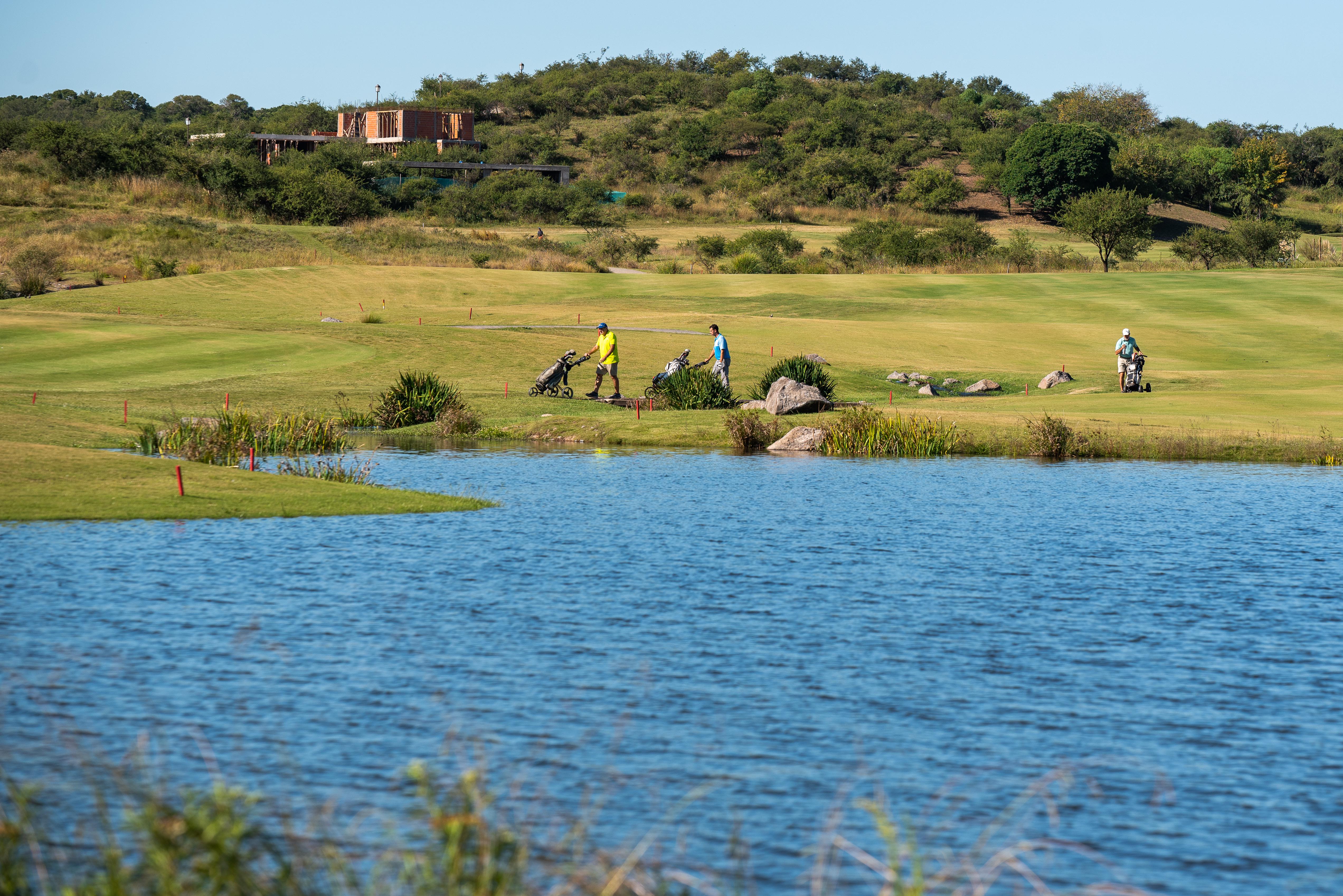 ESTANCIA EL TERRON COUNTRY VENDO EXCLUSIVO LOTE CON FONDO AL GOLF