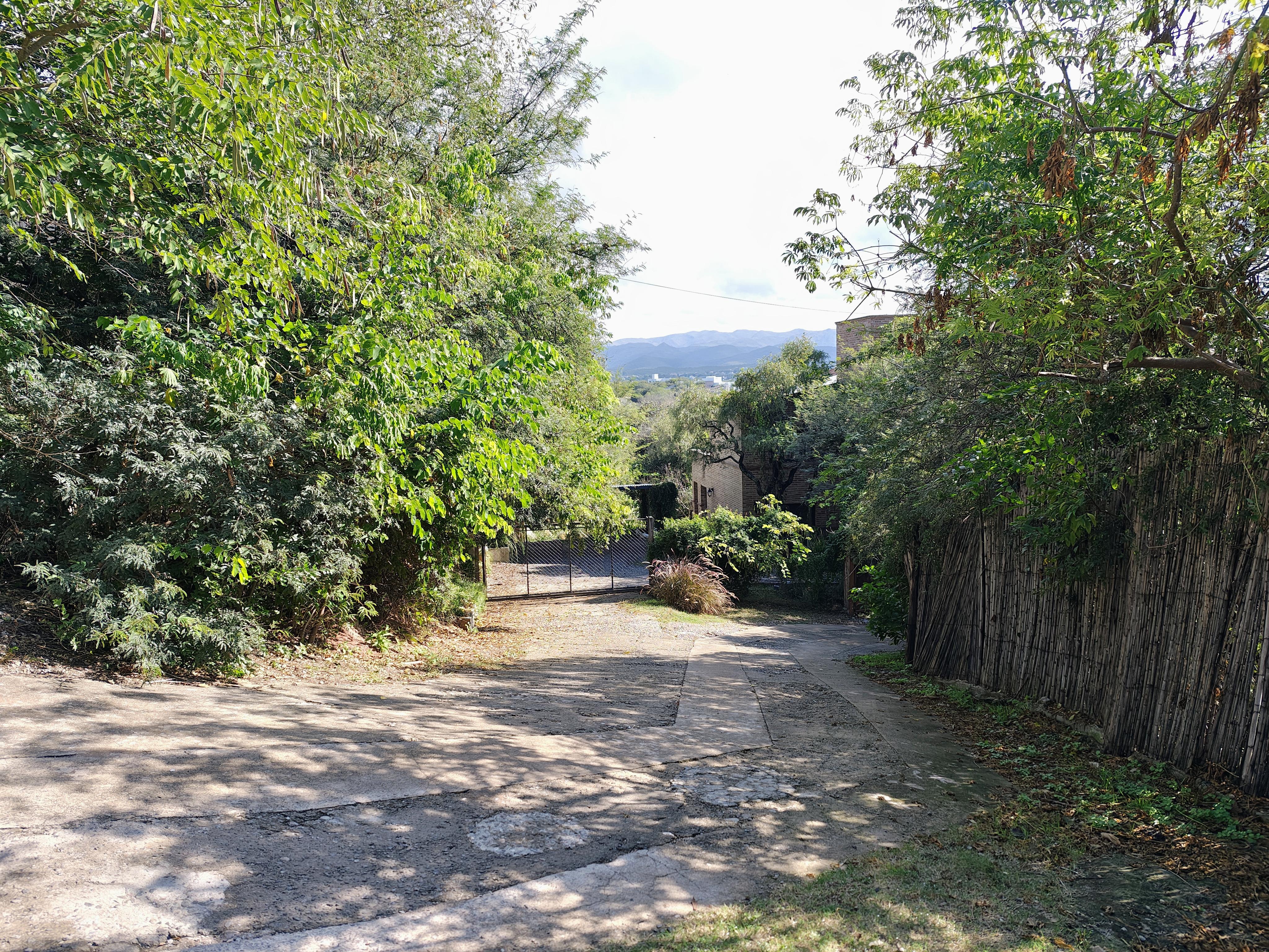 MENDIOLAZA OPORTUNIDAD EN BARRIO CERRADO VENDO MUY LINDA CASA