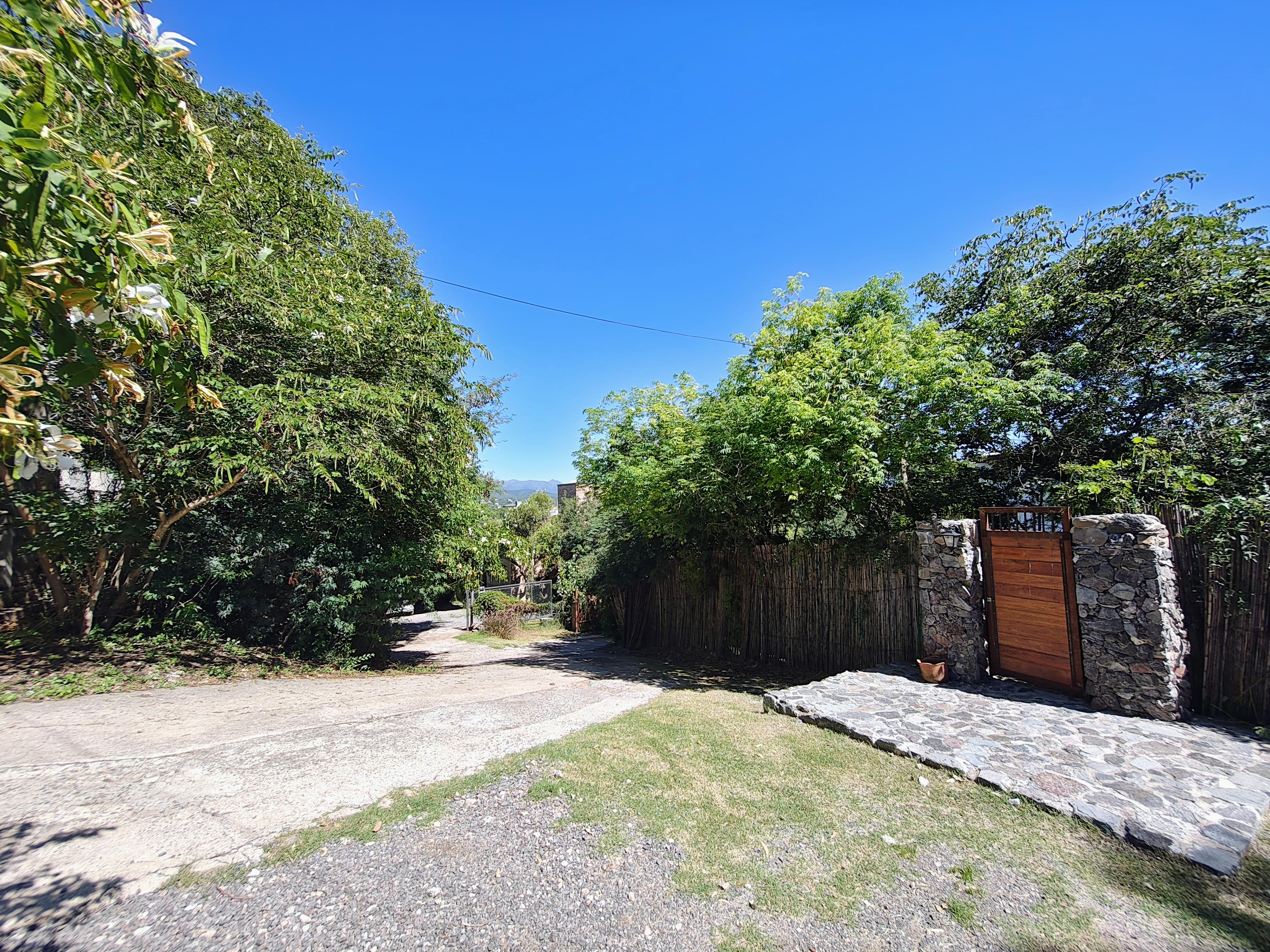 MENDIOLAZA OPORTUNIDAD EN BARRIO CERRADO VENDO MUY LINDA CASA