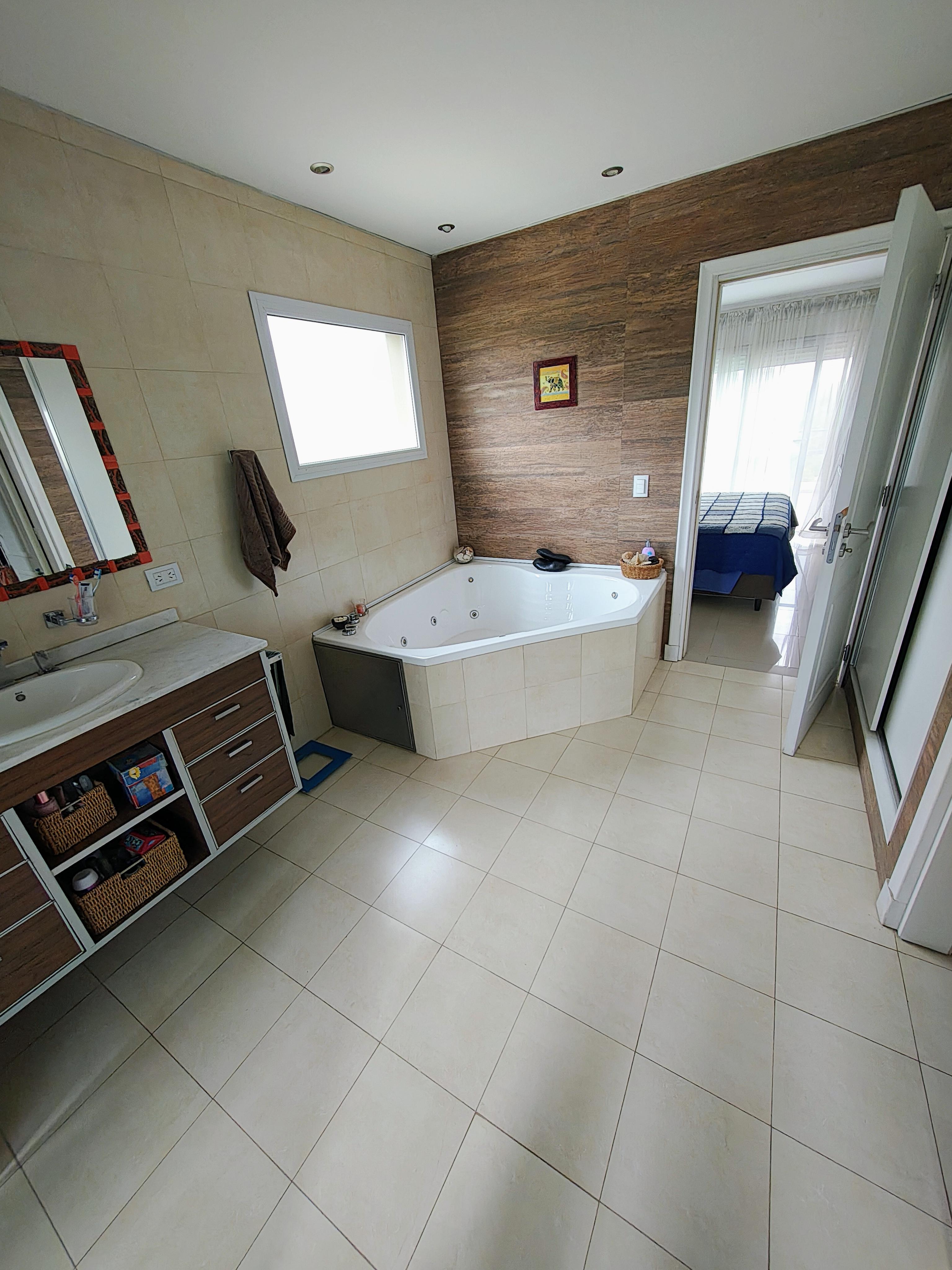 Q2 COUNTRY MENDIOLAZA VENDEMOS HERMOSA CASA