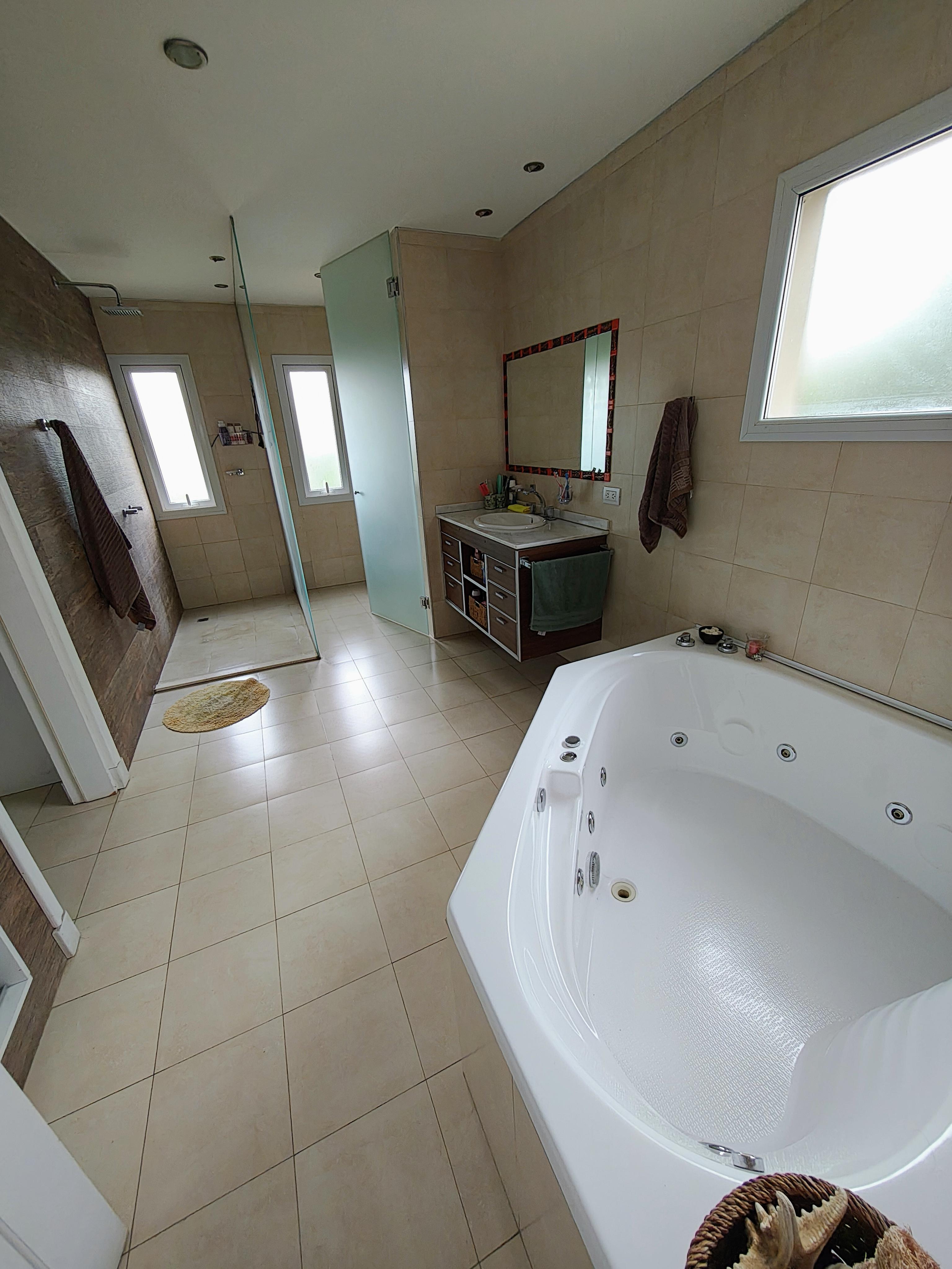 Q2 COUNTRY MENDIOLAZA VENDEMOS HERMOSA CASA