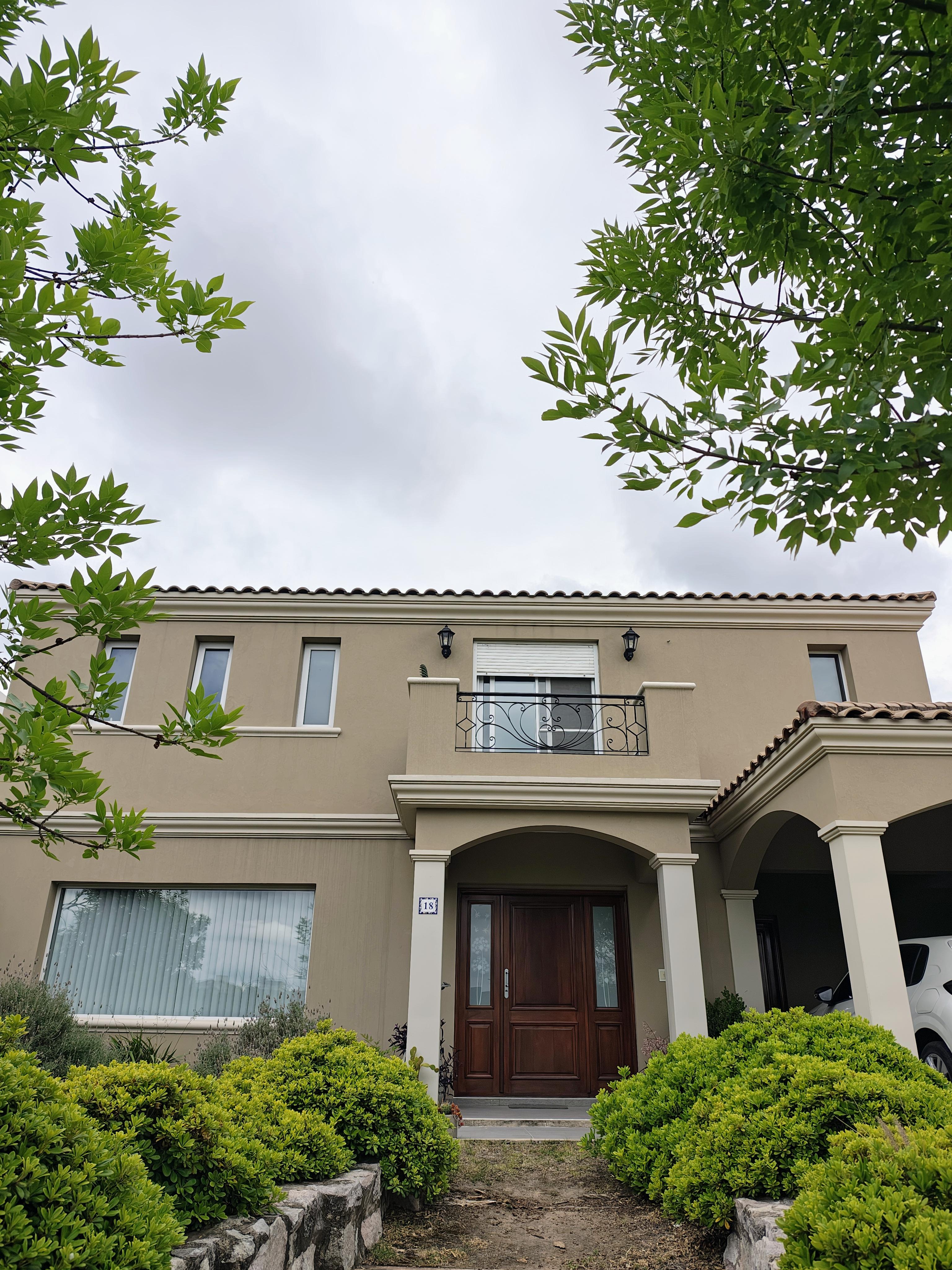 Q2 COUNTRY MENDIOLAZA VENDEMOS HERMOSA CASA