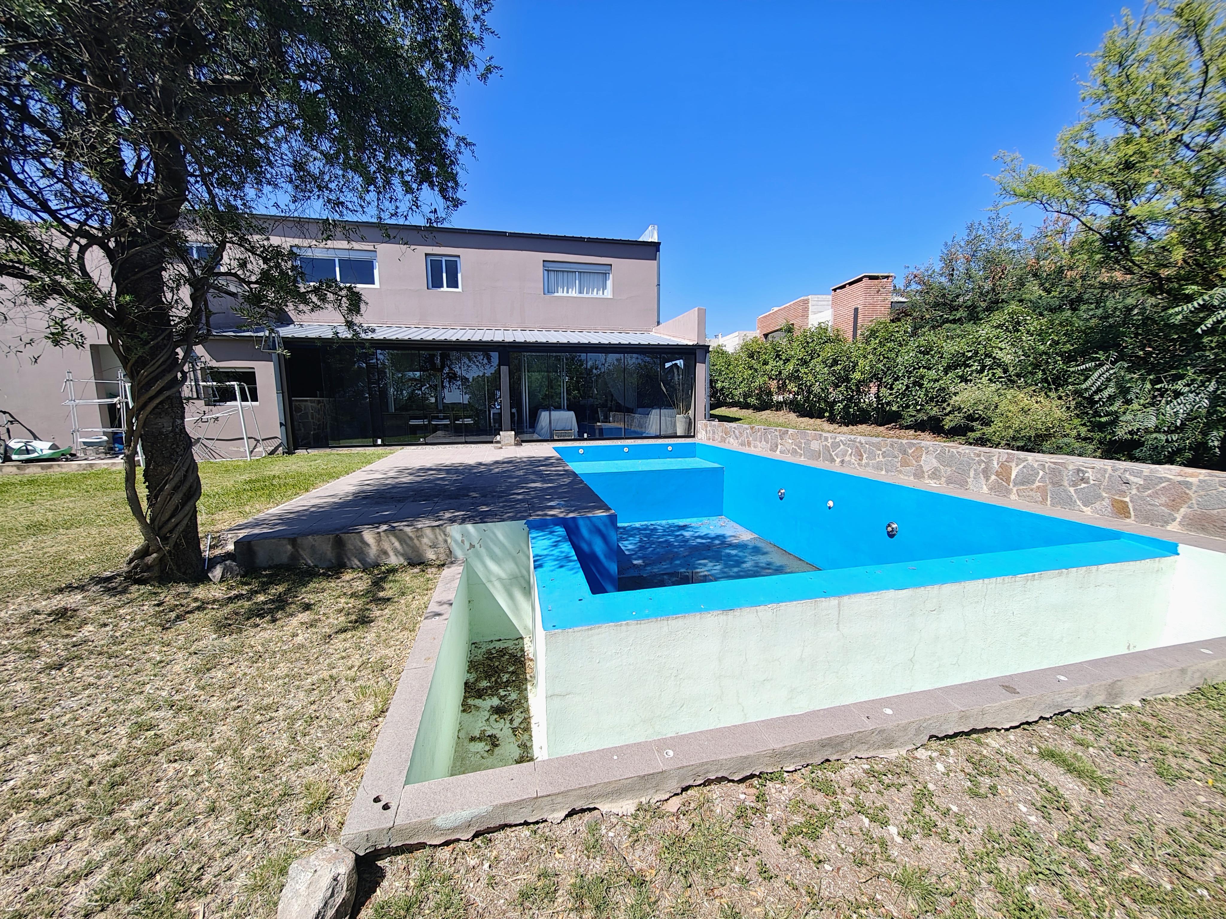 Q2 COUNTRY MENDIOLAZA VENDO MUY LINDA CASA ESTILO MINIMALISTA