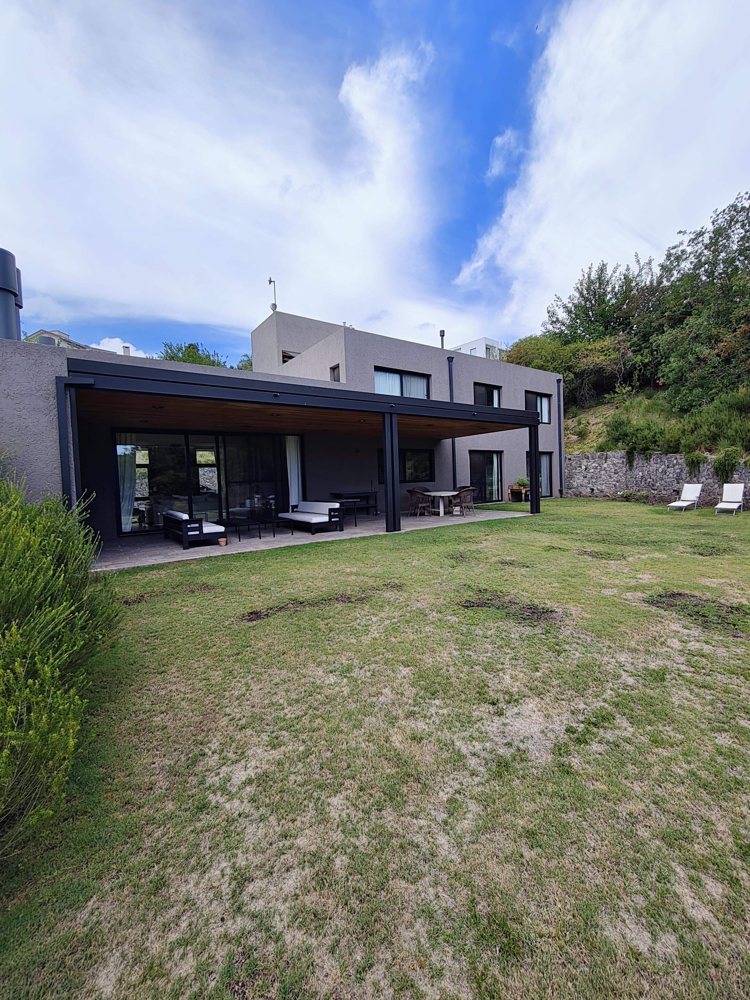 ESTANCIA Q2 COUNTRY MENDIOLAZA  VENDO HERMOSA CASA DE CATEGORIA