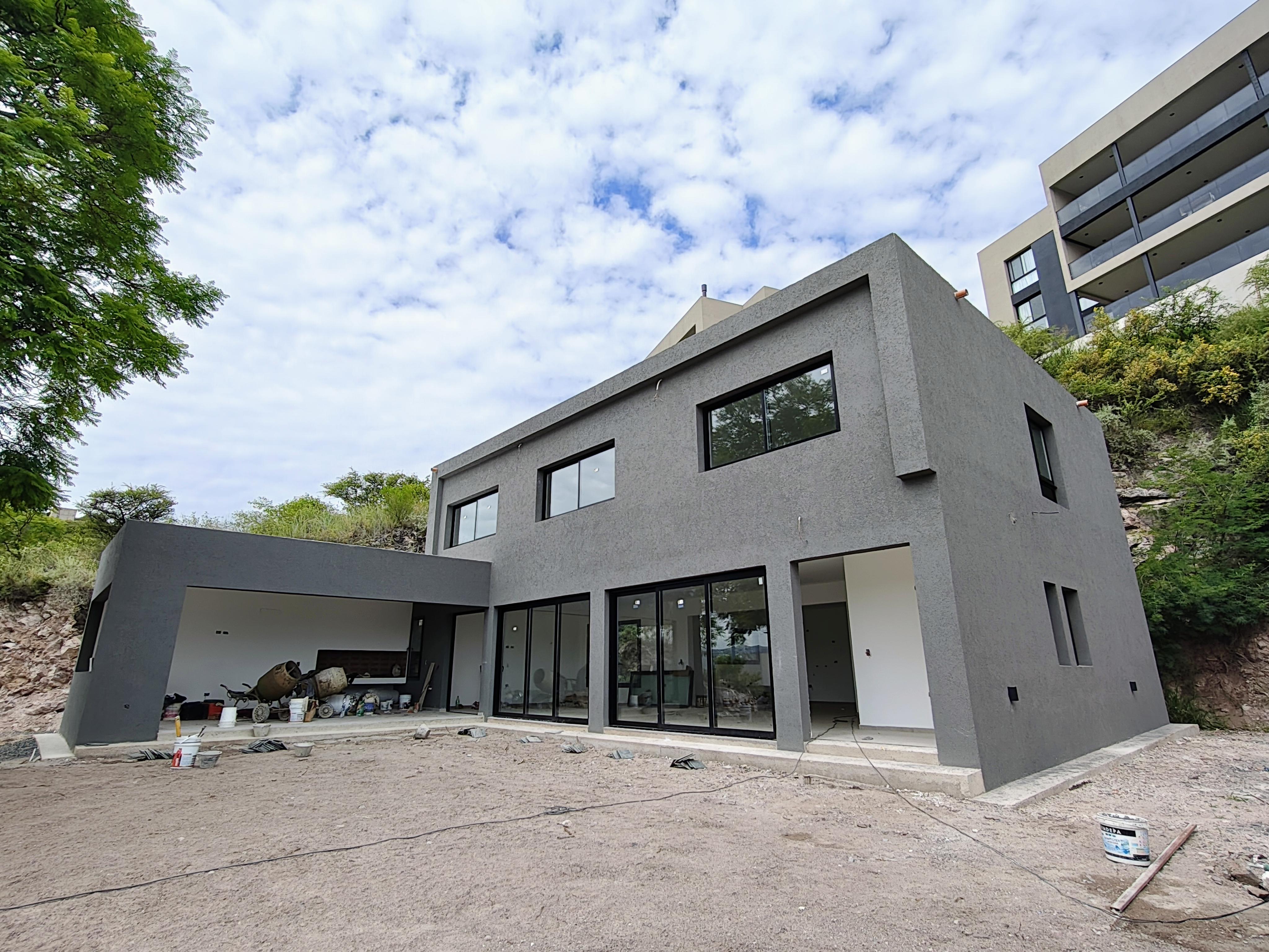 LA CUESTA  A ESTRENAR OPORTUNIDAD MODERNA CASA DE CATEGORIA