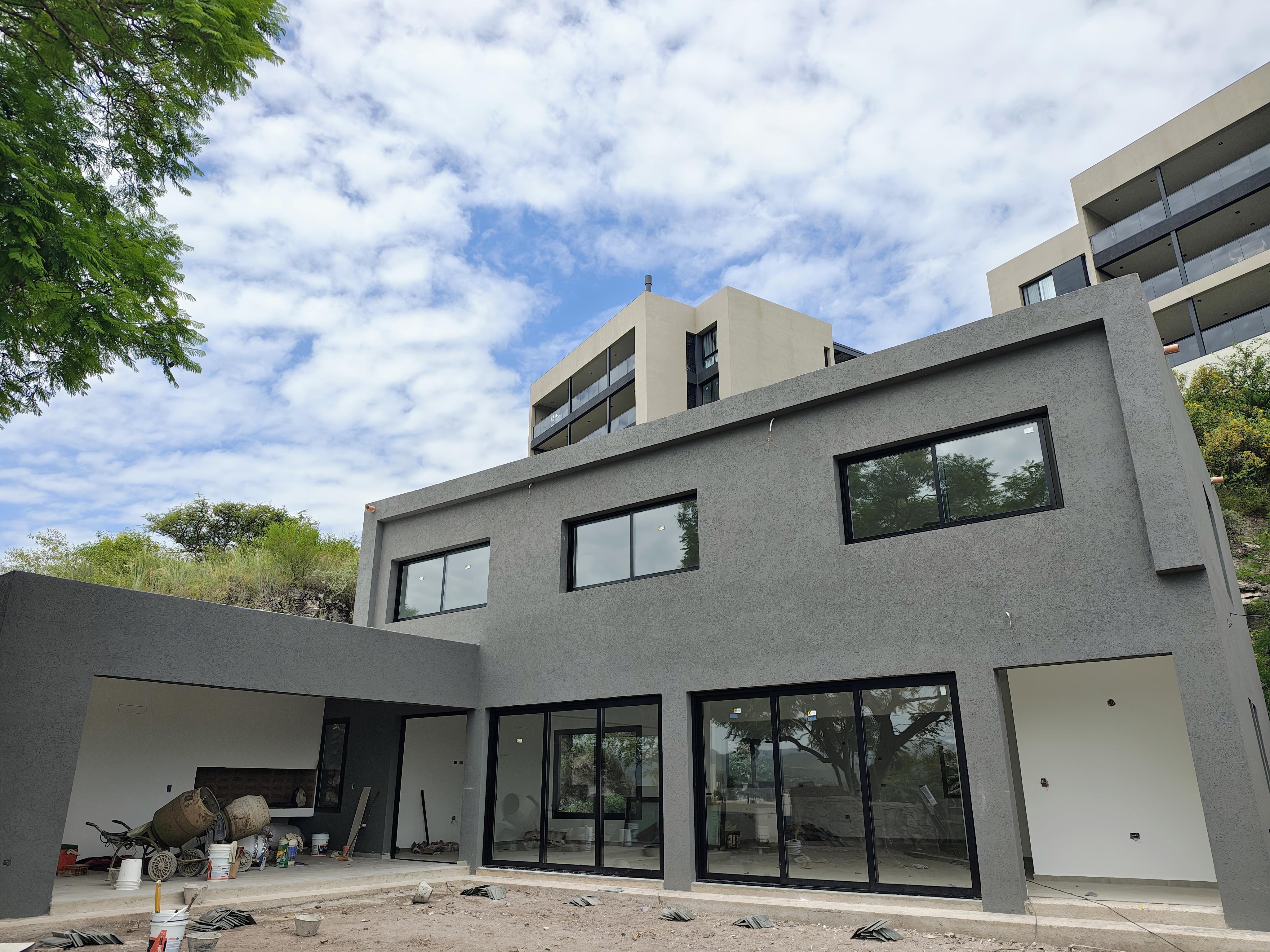 LA CUESTA  A ESTRENAR OPORTUNIDAD MODERNA CASA DE CATEGORIA