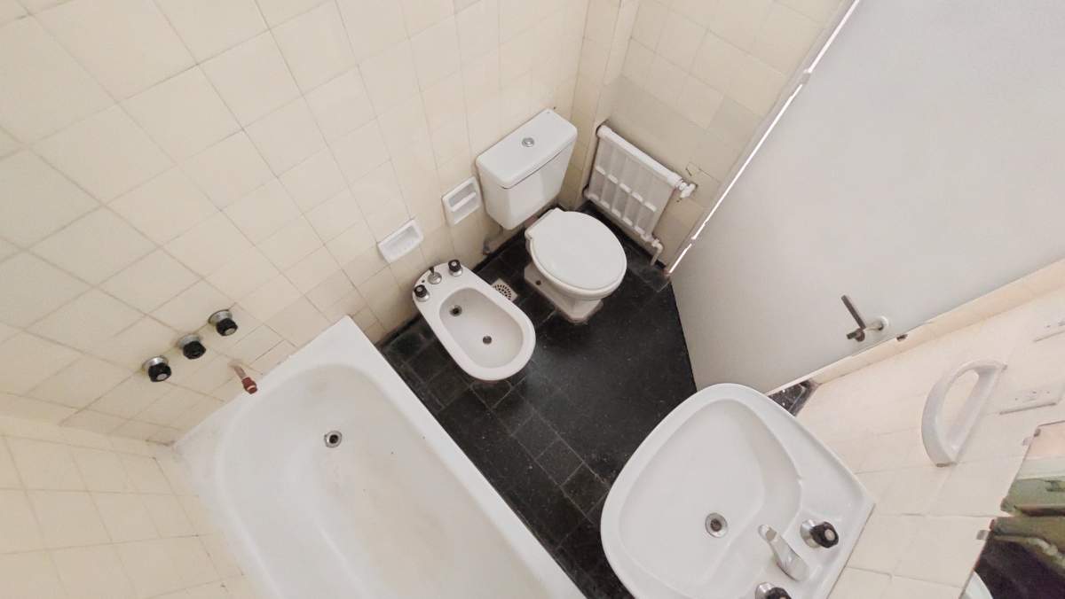 SUPER AMPLIO DEPARTAMENTO EN PLENO CENTRO DE LA CIUDAD