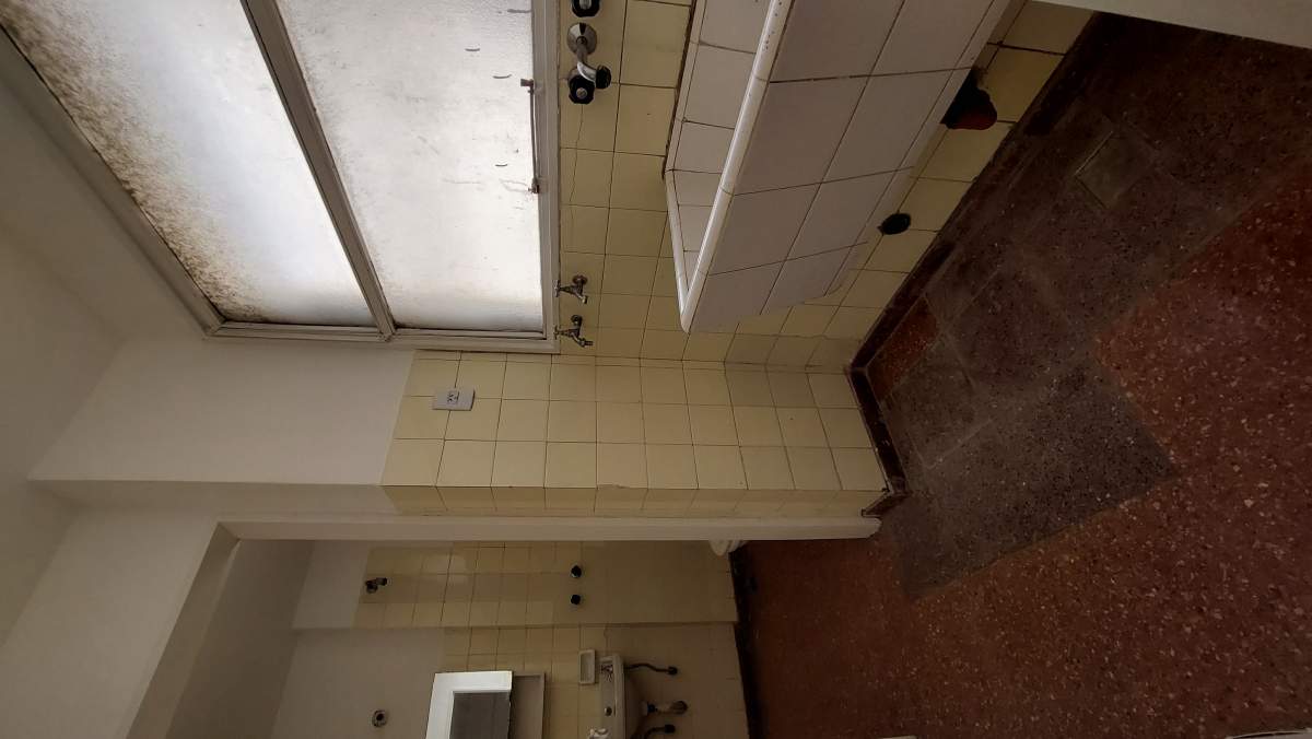 SUPER AMPLIO DEPARTAMENTO EN PLENO CENTRO DE LA CIUDAD