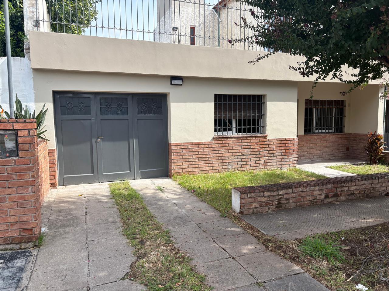 Casa en Alquiler  3 Dormitorios  Poeta Lugones