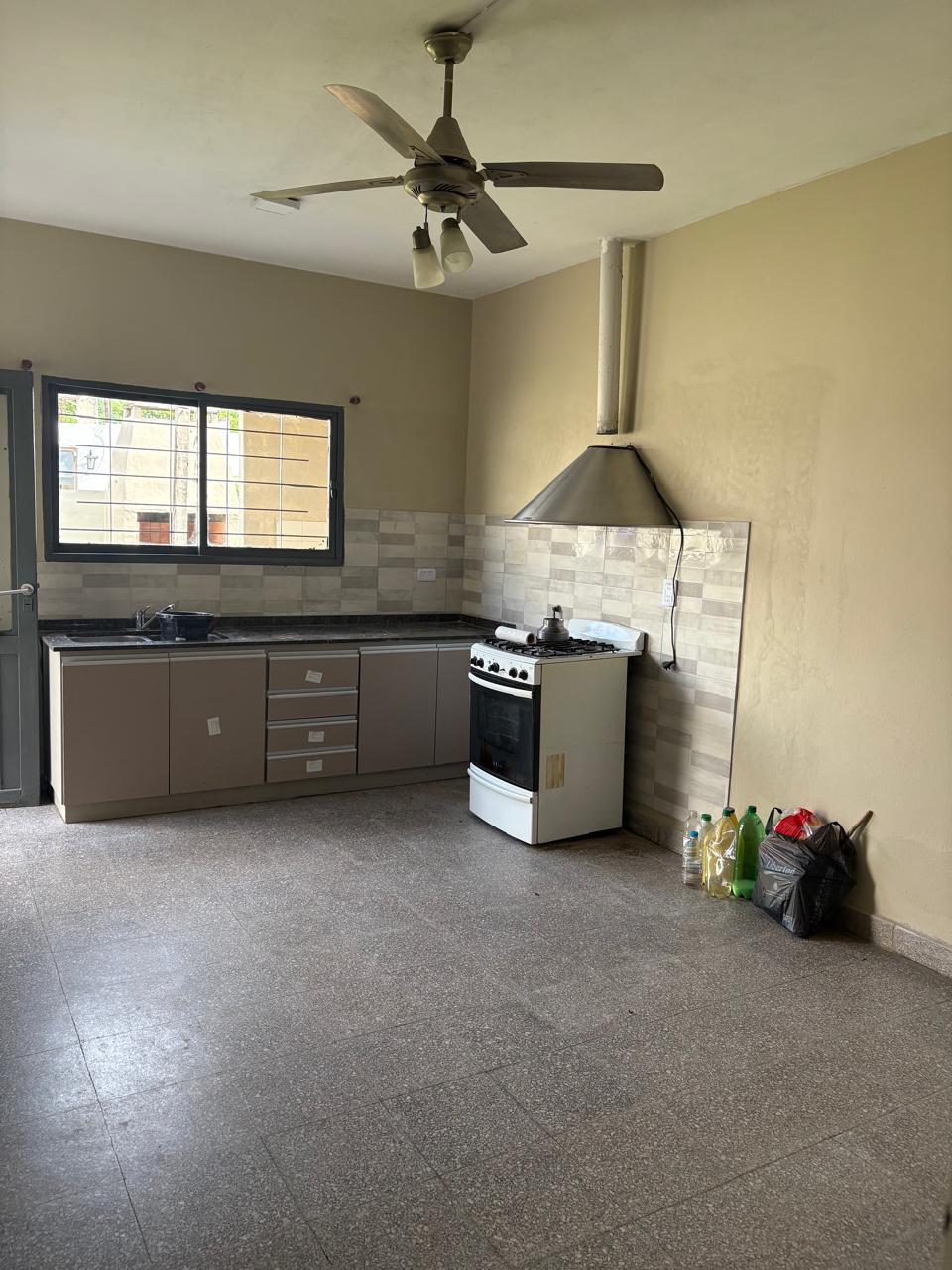 Casa en Alquiler  3 Dormitorios  Poeta Lugones