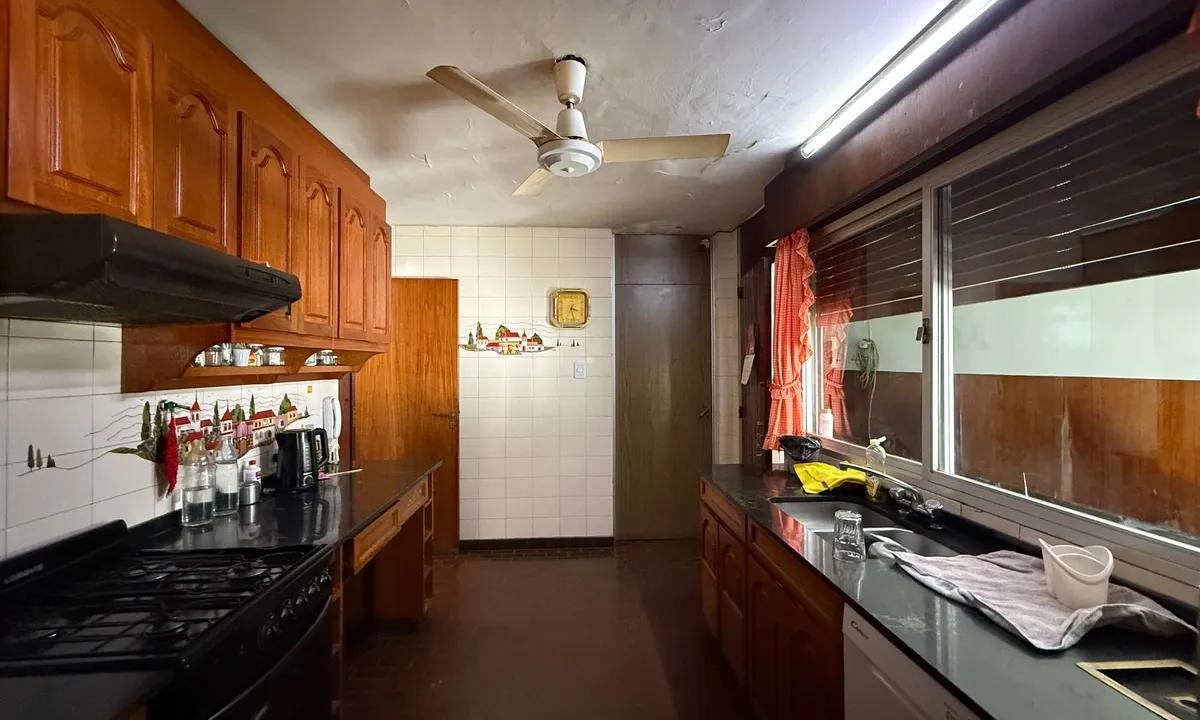 CASA IMPONENTE EN VENTA, ALBERDI DEAN FUNES 2129 4 DORMITORIOS