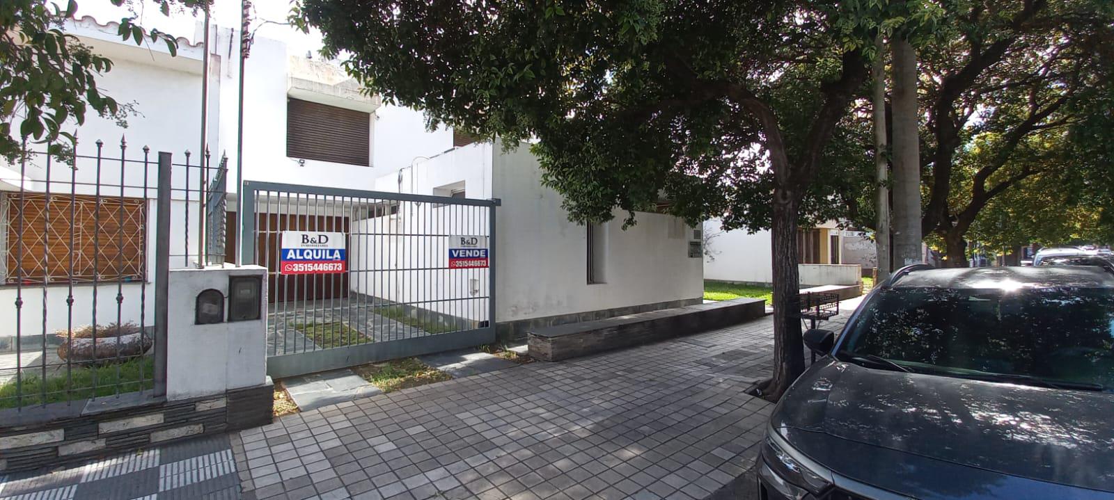 CASA IMPONENTE EN VENTA, ALBERDI DEAN FUNES 2129 4 DORMITORIOS