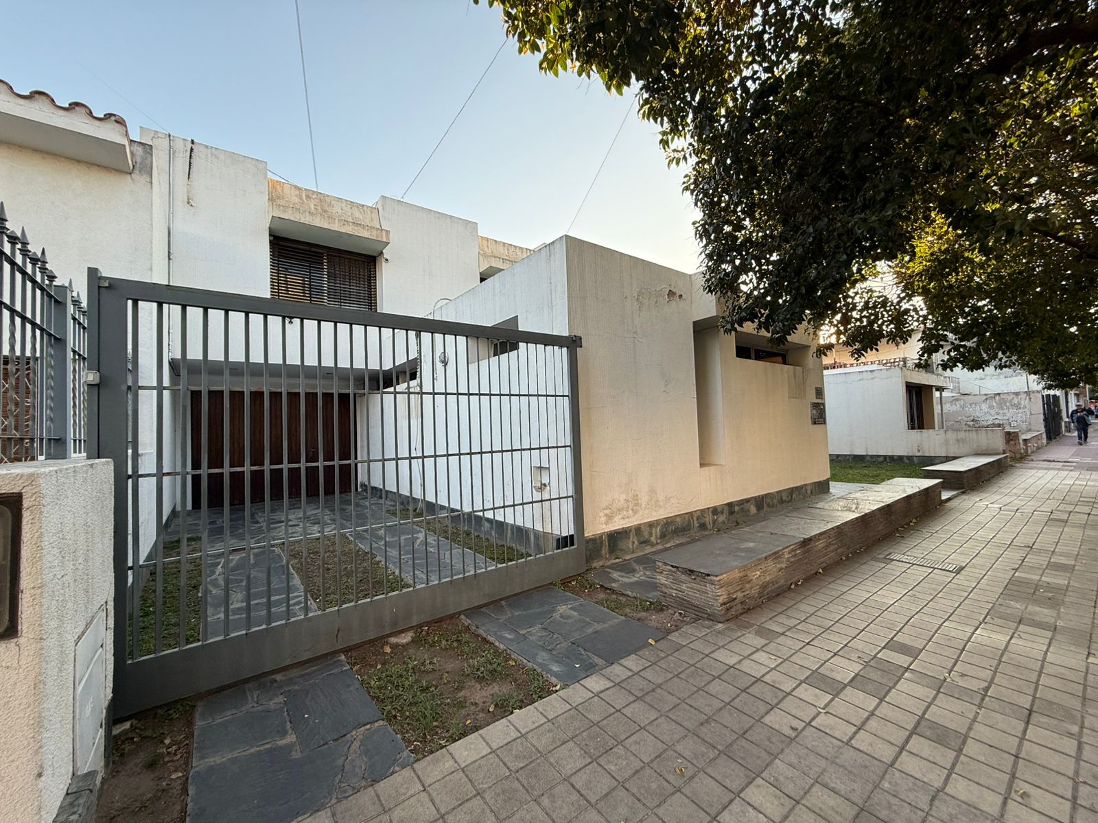 CASA IMPONENTE EN VENTA, ALBERDI DEAN FUNES 2129 4 DORMITORIOS