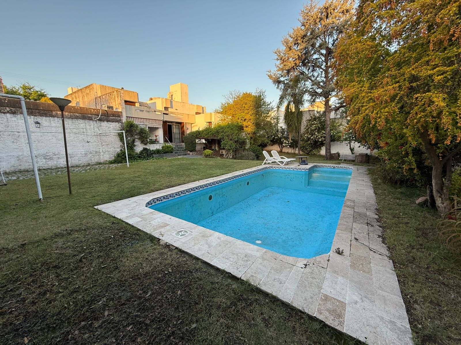 CASA IMPONENTE EN ALQUILER EN ALBERDI DEAN FUNES 2129 4 DORMITORIOS