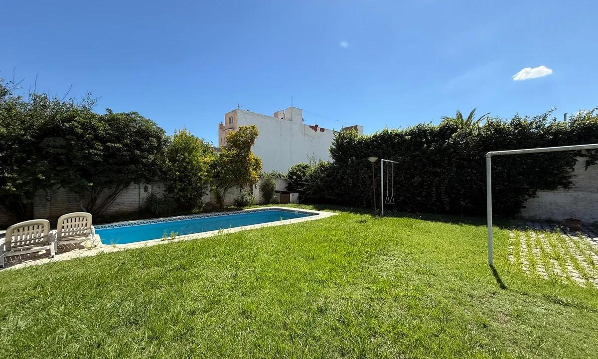 CASA IMPONENTE EN ALQUILER EN ALBERDI DEAN FUNES 2129 4 DORMITORIOS