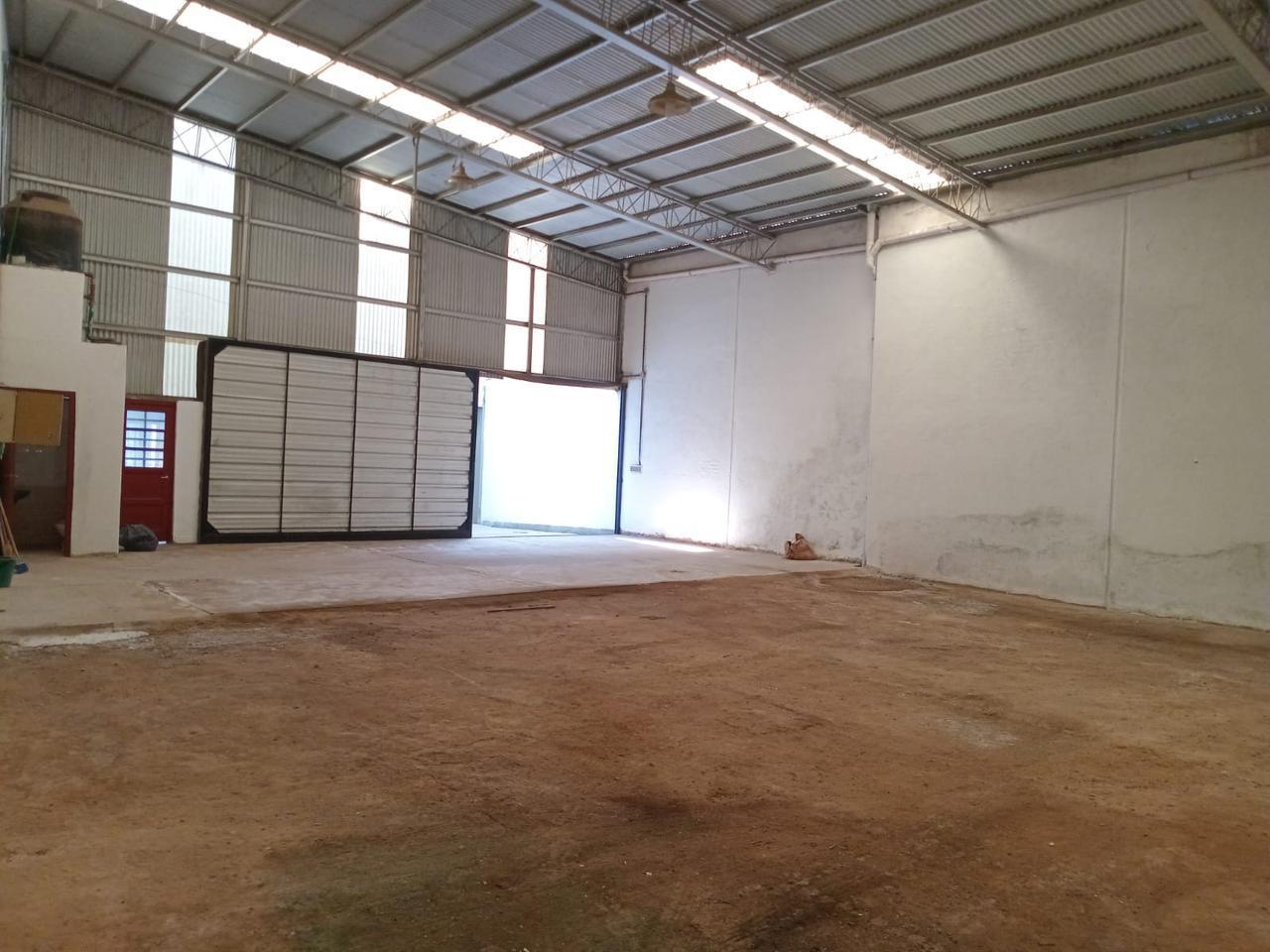 ALQUILO GALPON MUY BUENA UBICACION A POCOS METROS DE NUEVA CBA IDEAL PARA DEPOSITO O LOGISTICA