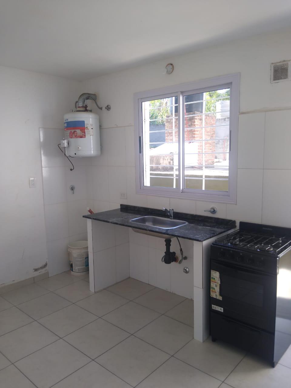 Alq. Dpto c1 dorm.y patio. B San Martín.