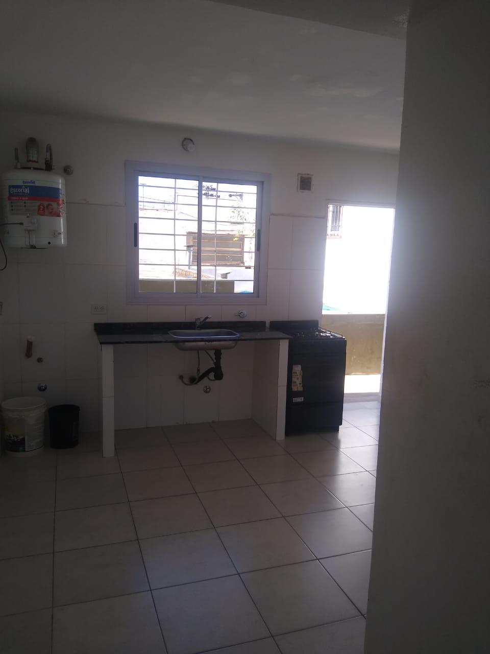 Alq. Dpto c1 dorm.y patio. B San Martín.