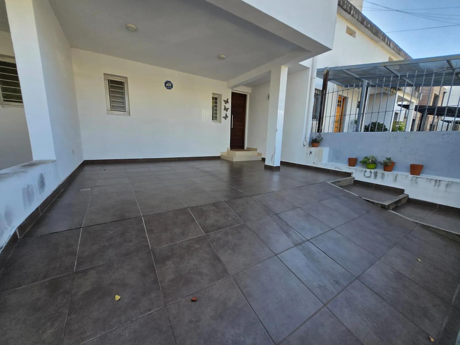 APTO CRÉDITO. Vendo casa c3 dorm. B Urca