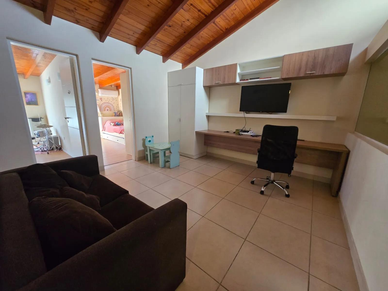 APTO CRÉDITO. Vendo casa c3 dorm. B Urca
