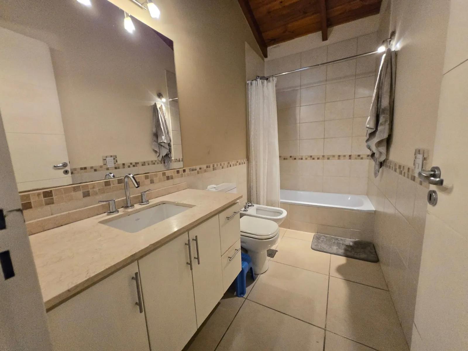 APTO CRÉDITO. Vendo casa c3 dorm. B Urca