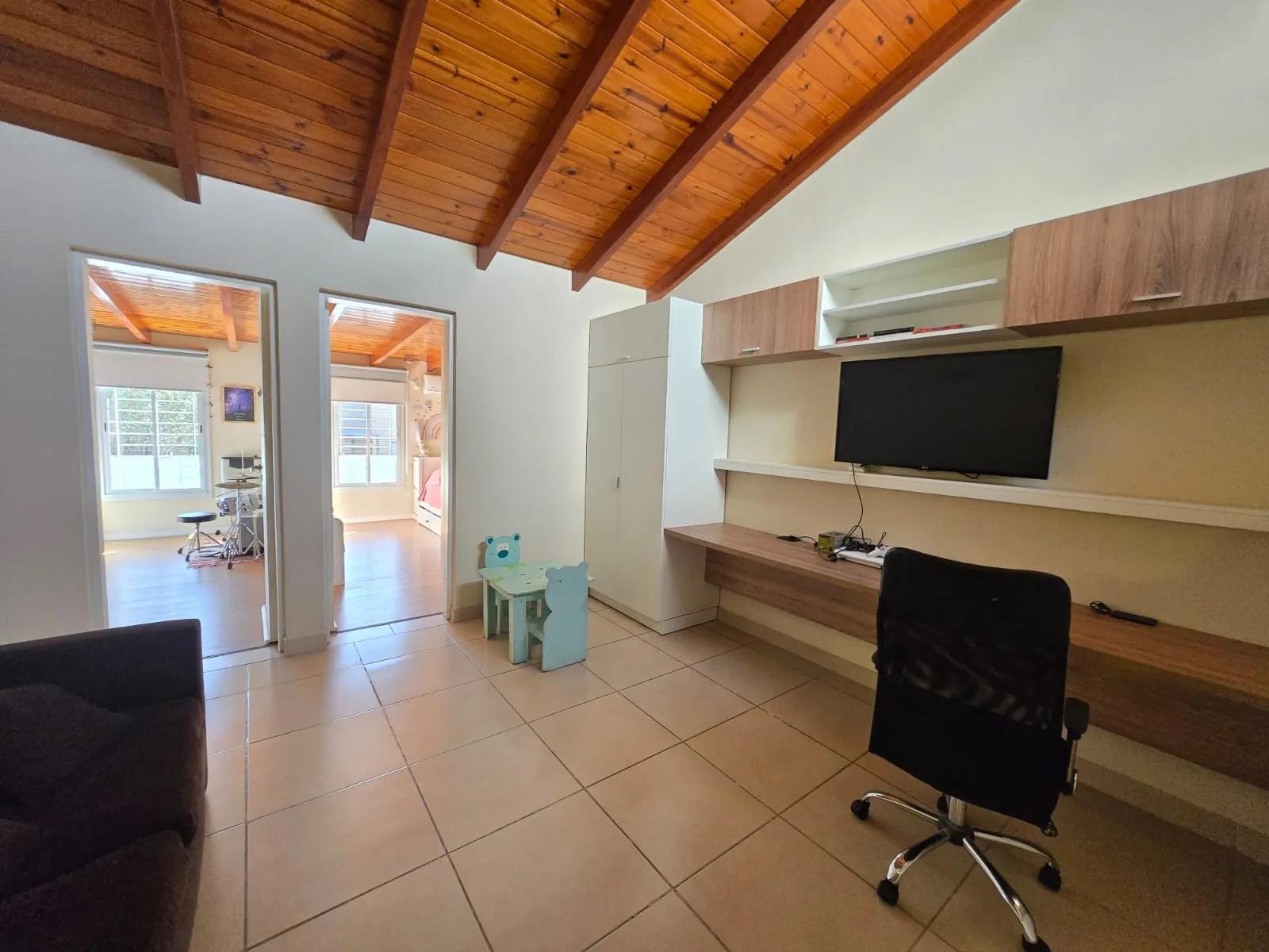 APTO CRÉDITO. Vendo casa c3 dorm. B Urca
